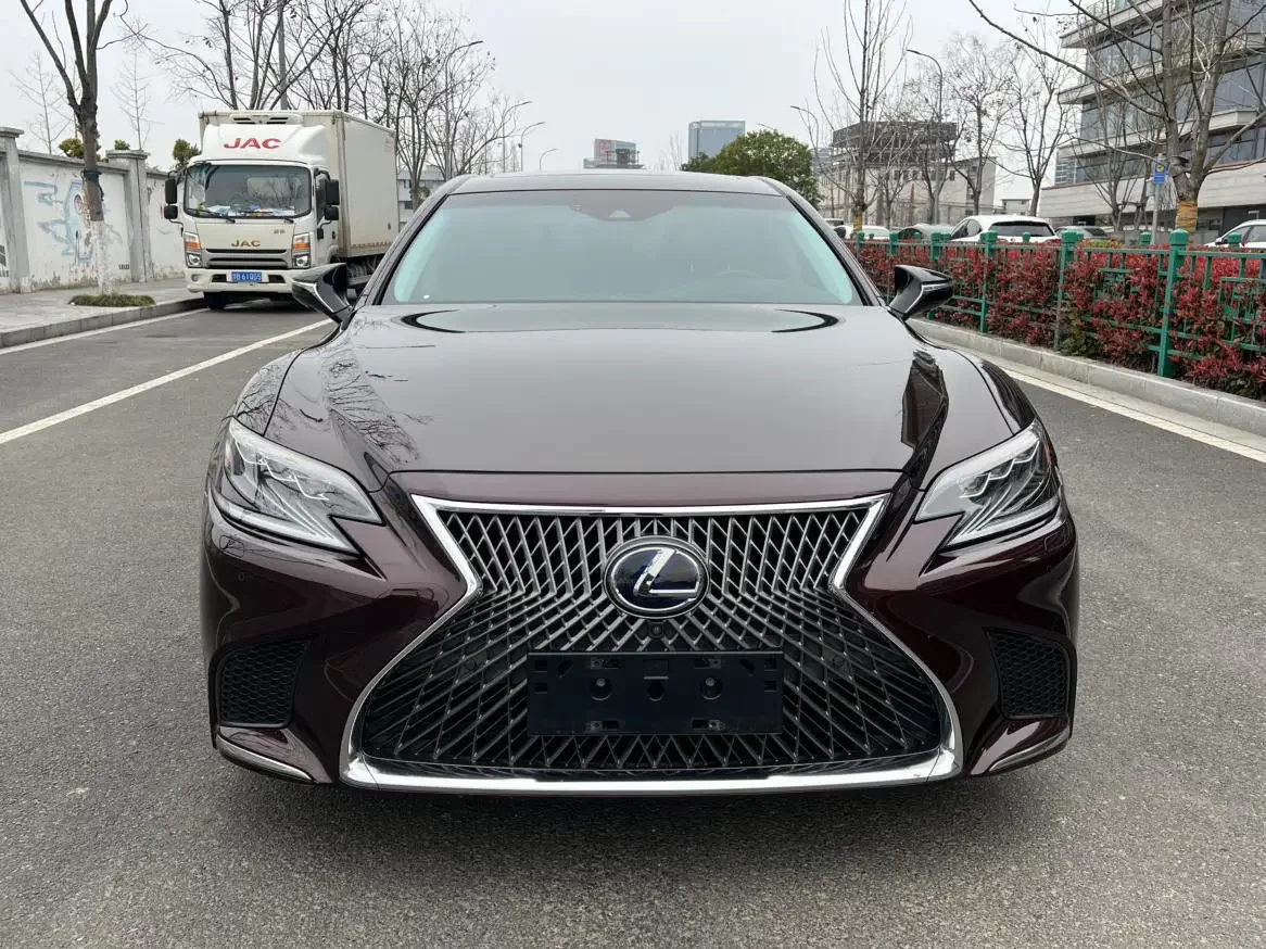 Lexus LS