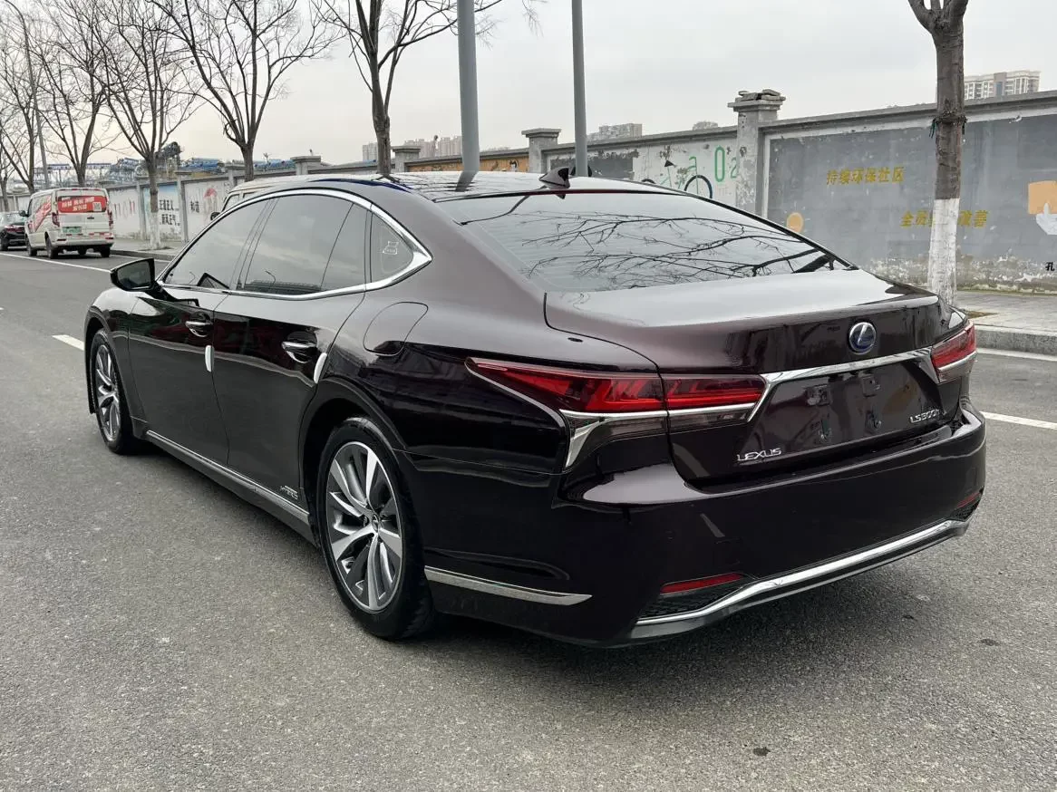 Lexus LS
