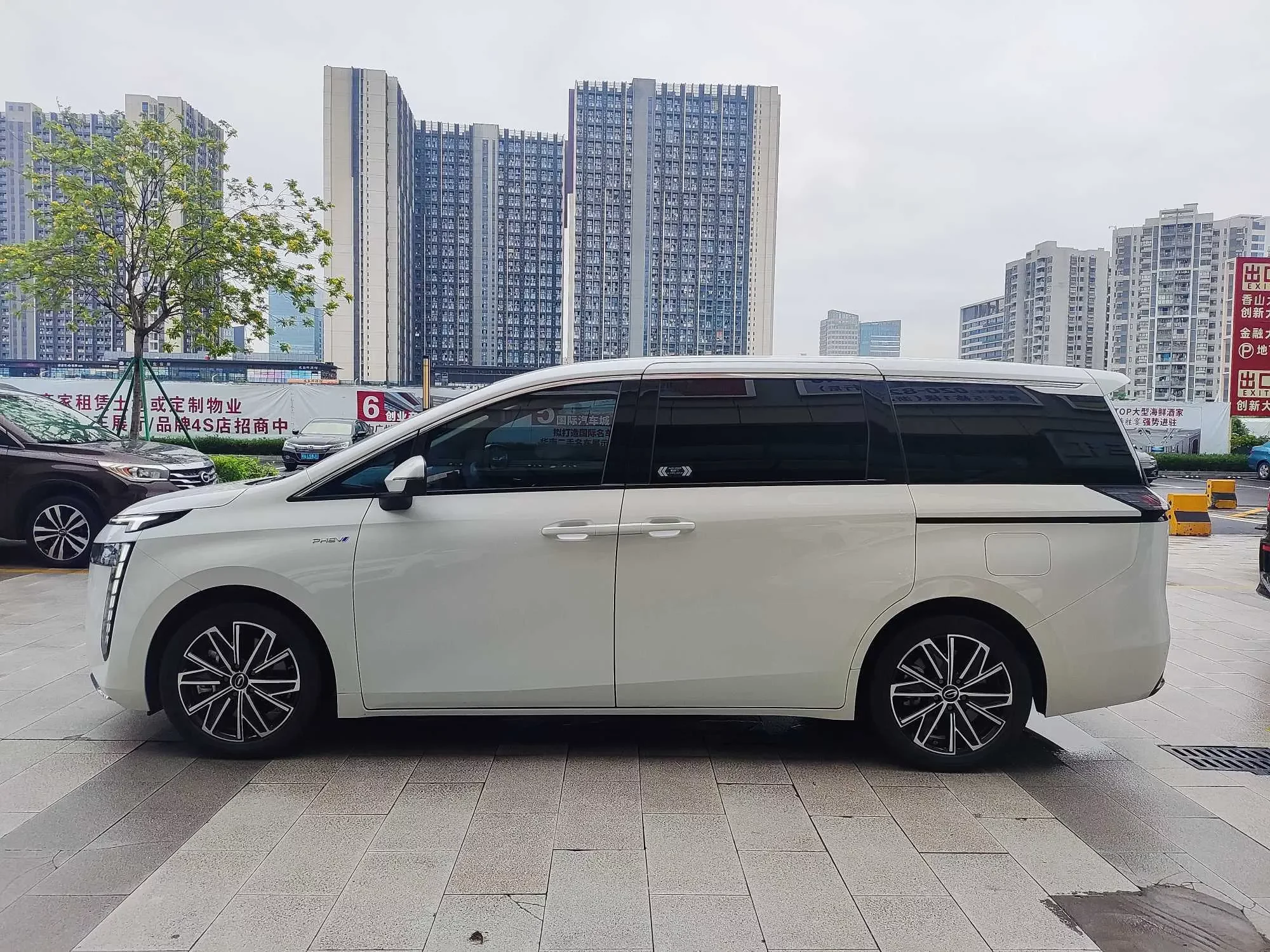 GAC Trumpchi E8 PHEV