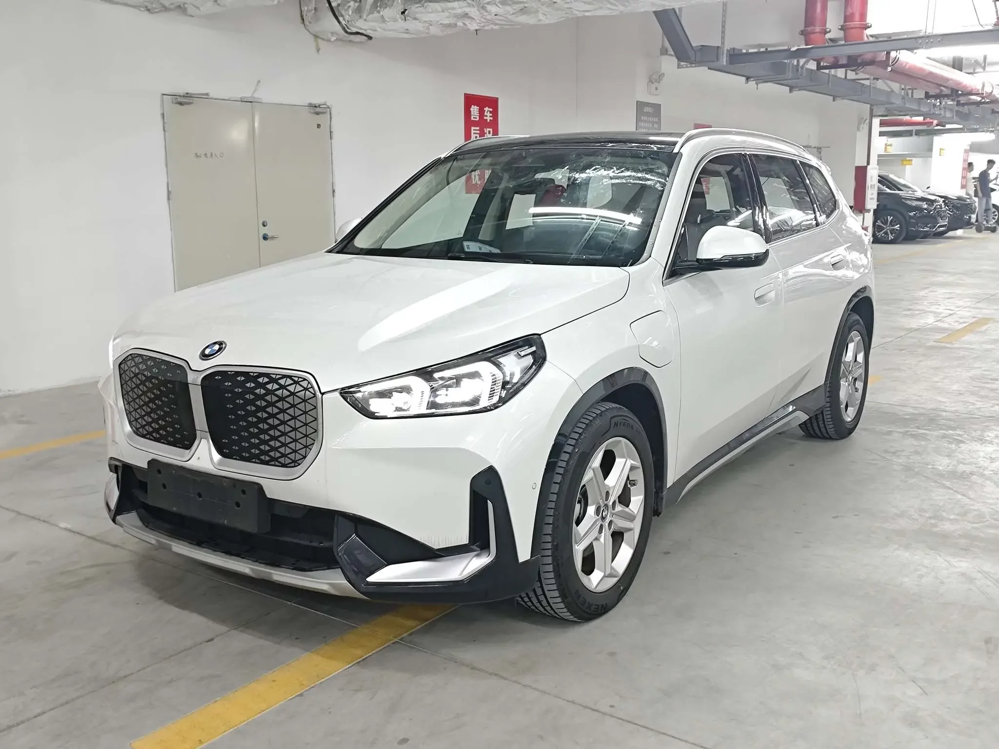 BMW iX1