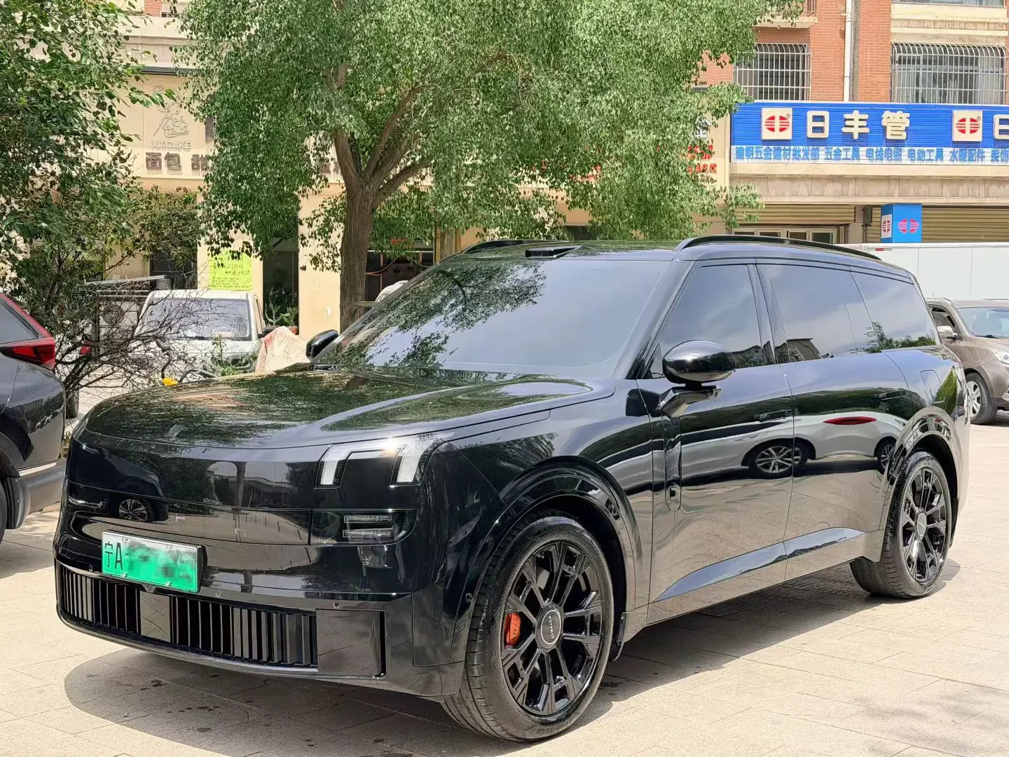 Lynk & Co 900