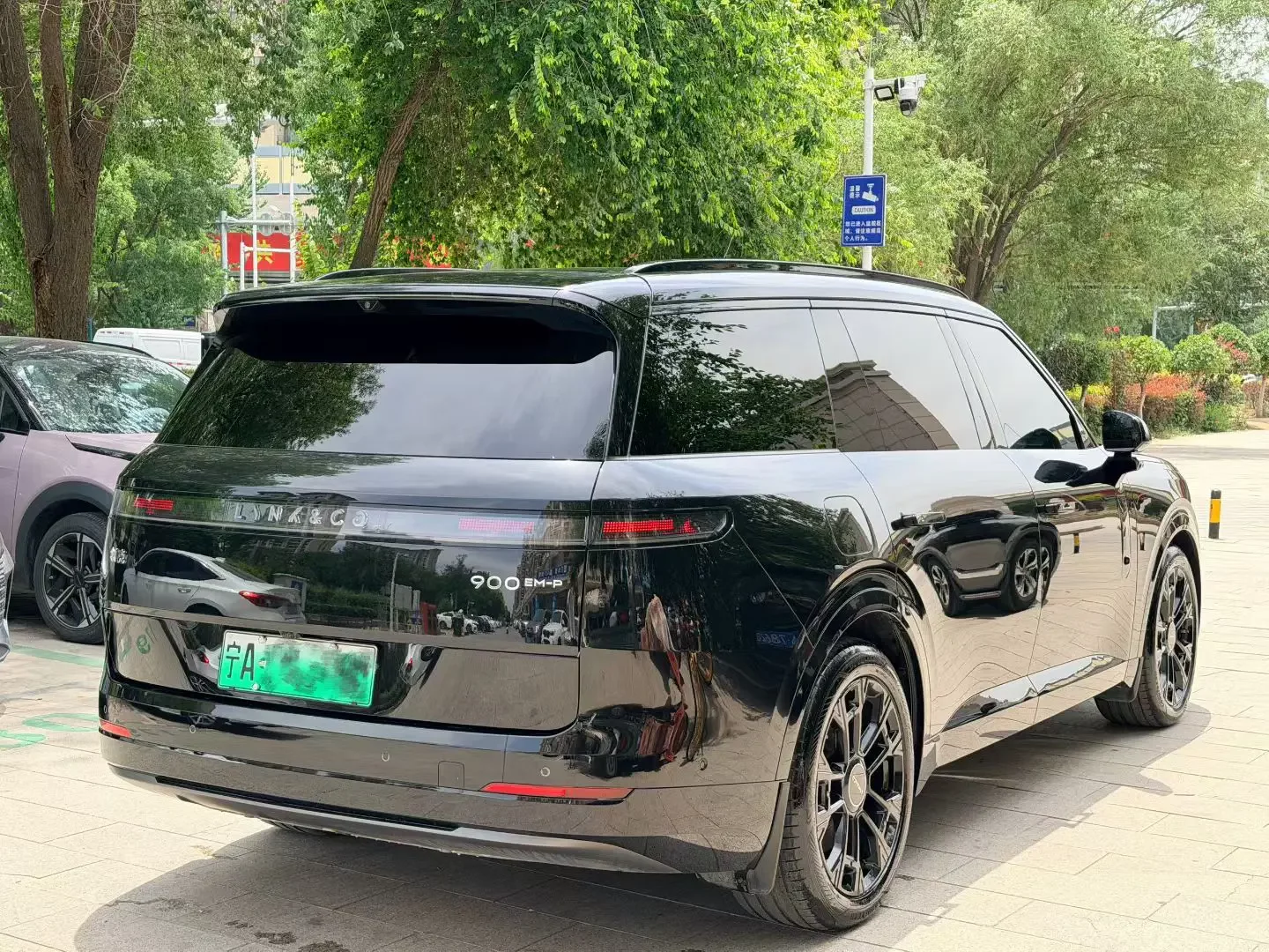 Lynk & Co 900