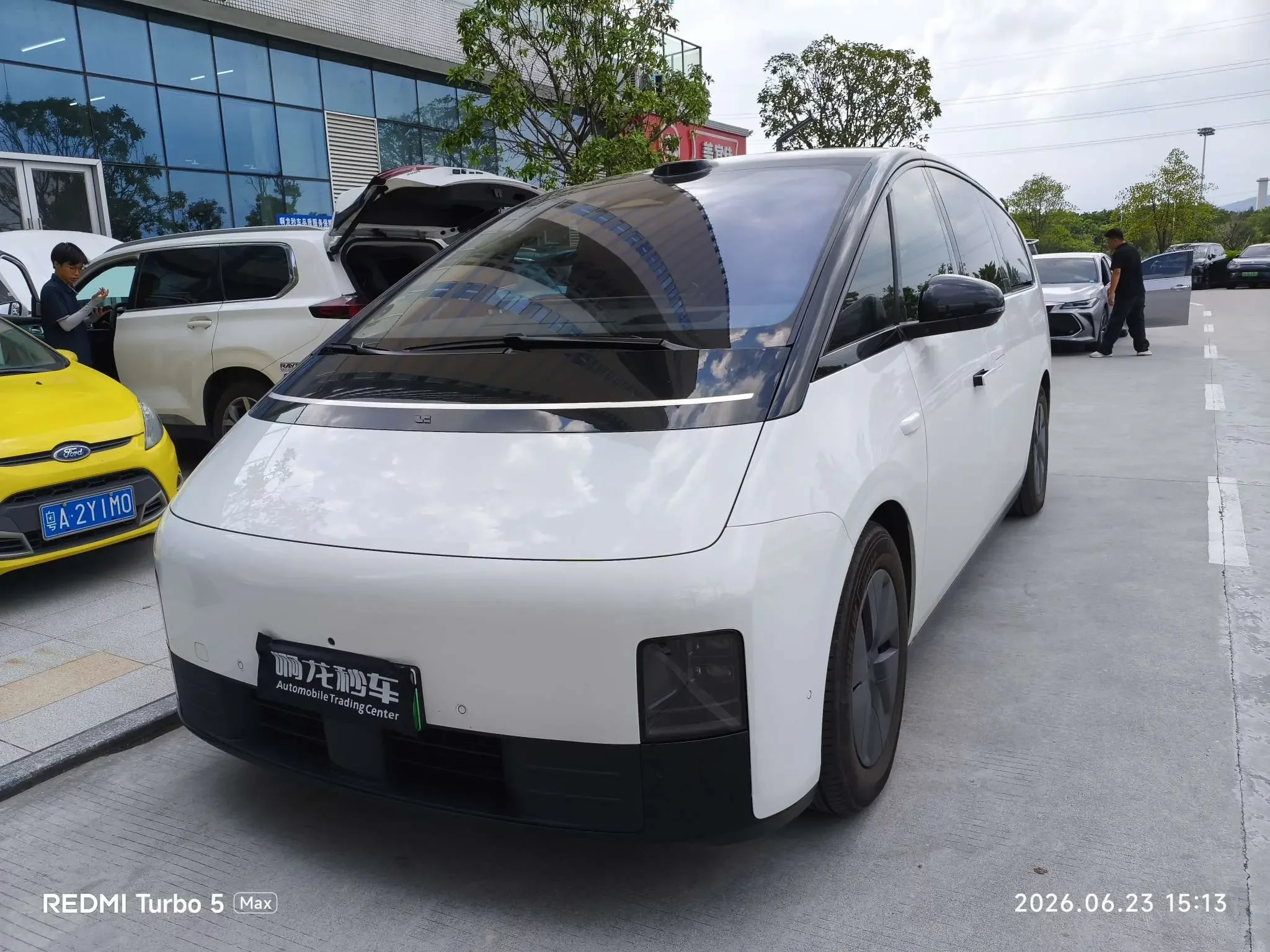 Lixiang MEGA