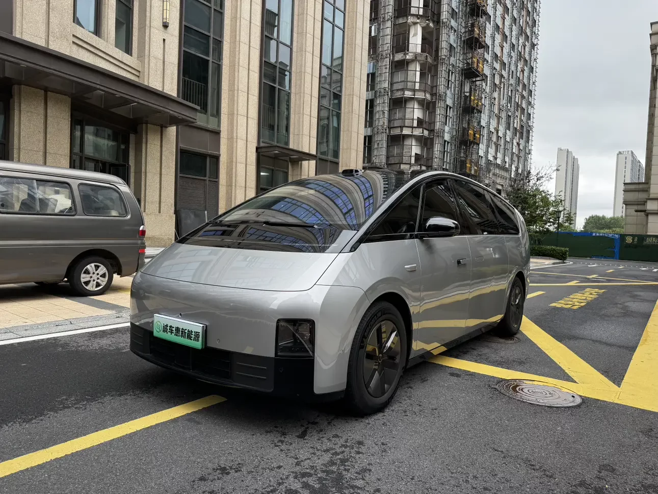 Lixiang MEGA