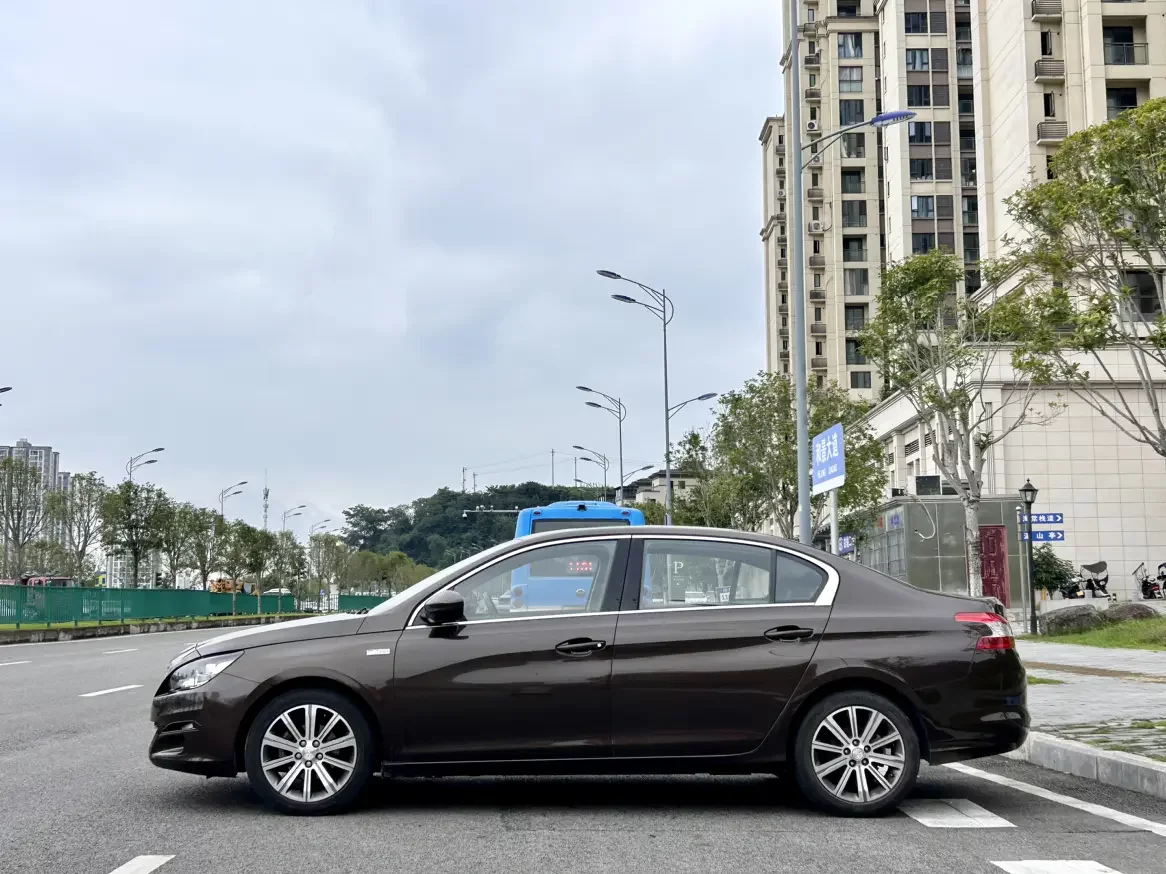 Peugeot 408