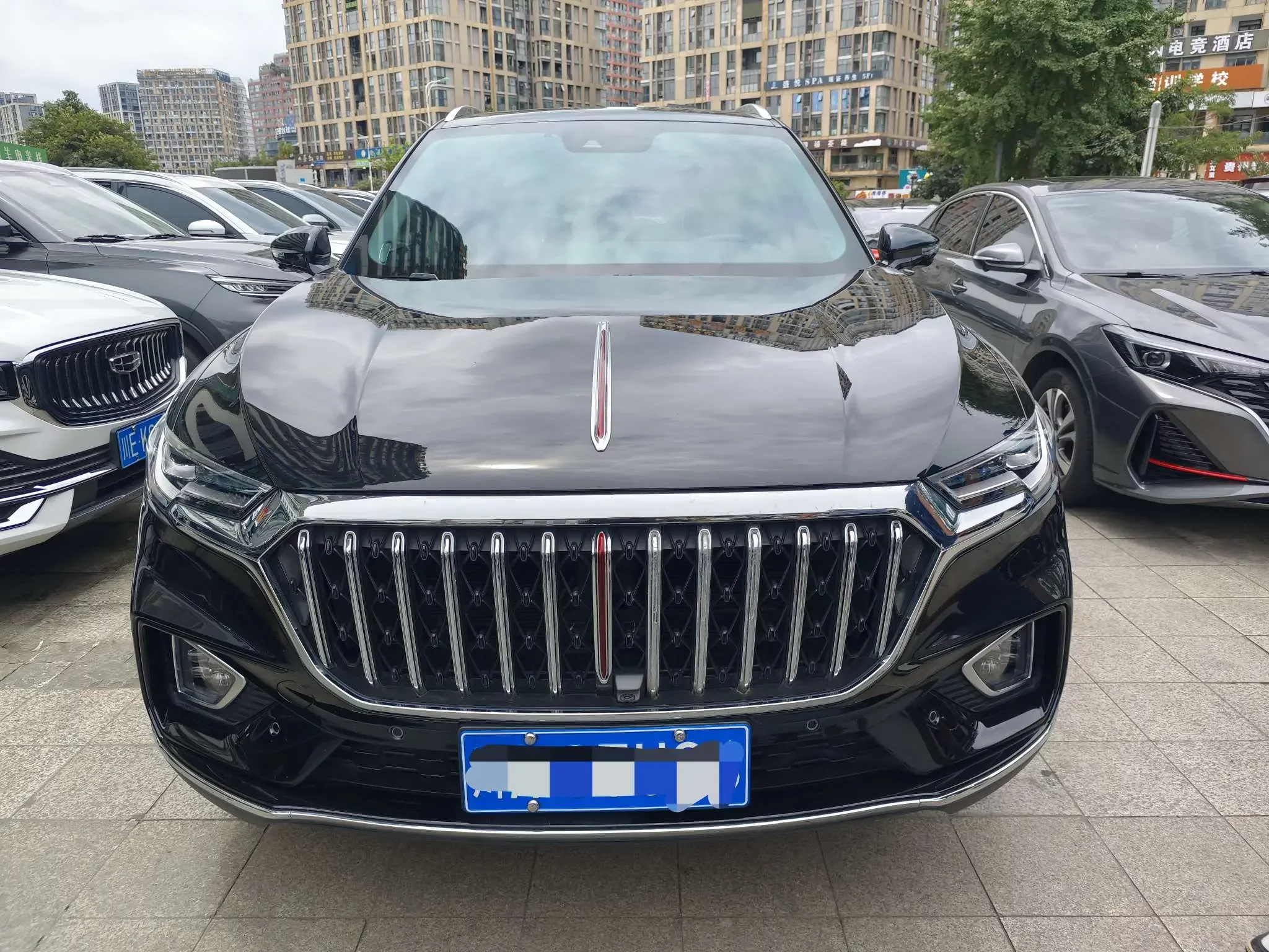 Hongqi HS5