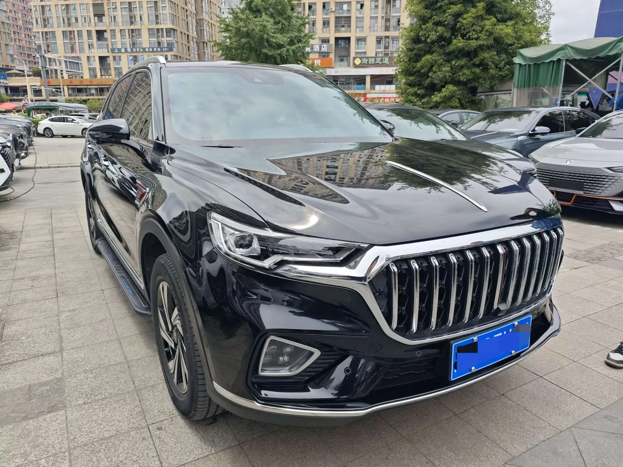 Hongqi HS5