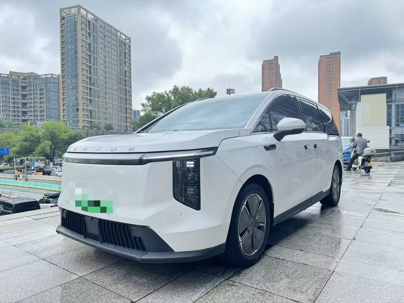 Datong Everyone 7 EV  из Китая