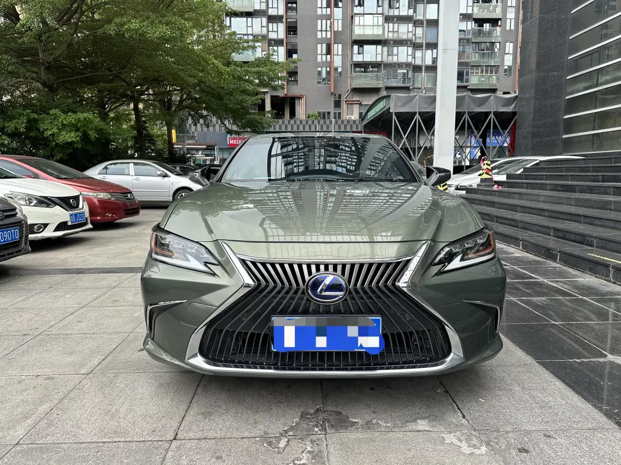 Lexus ES