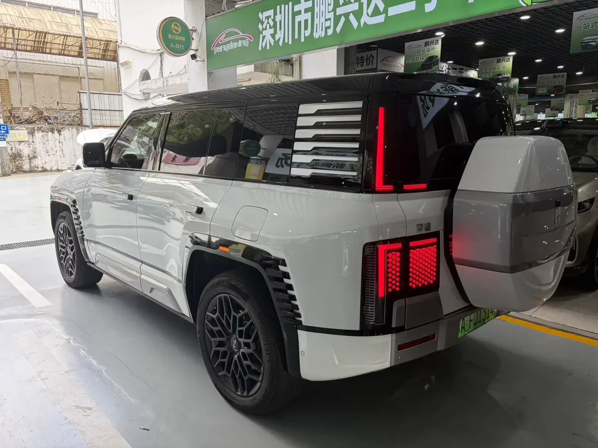 BYD Yangwang U8