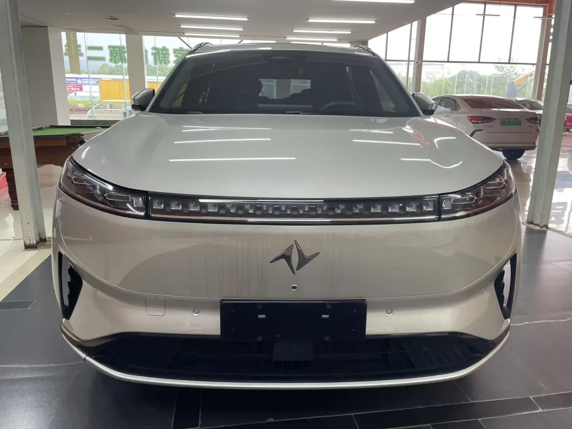 Dongfeng Yipai 008  из Китая