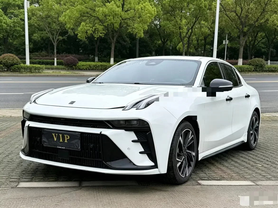 Lynk & Co 03
