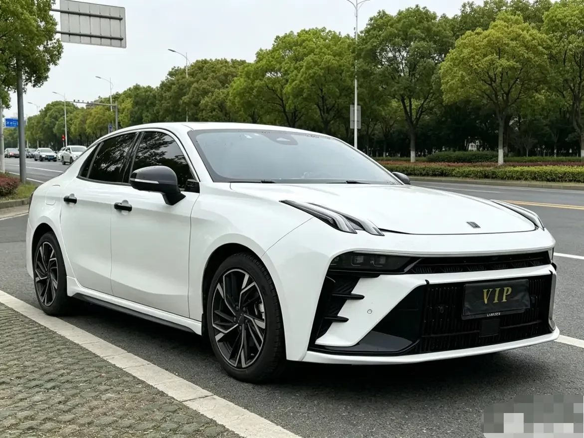 Lynk & Co 03