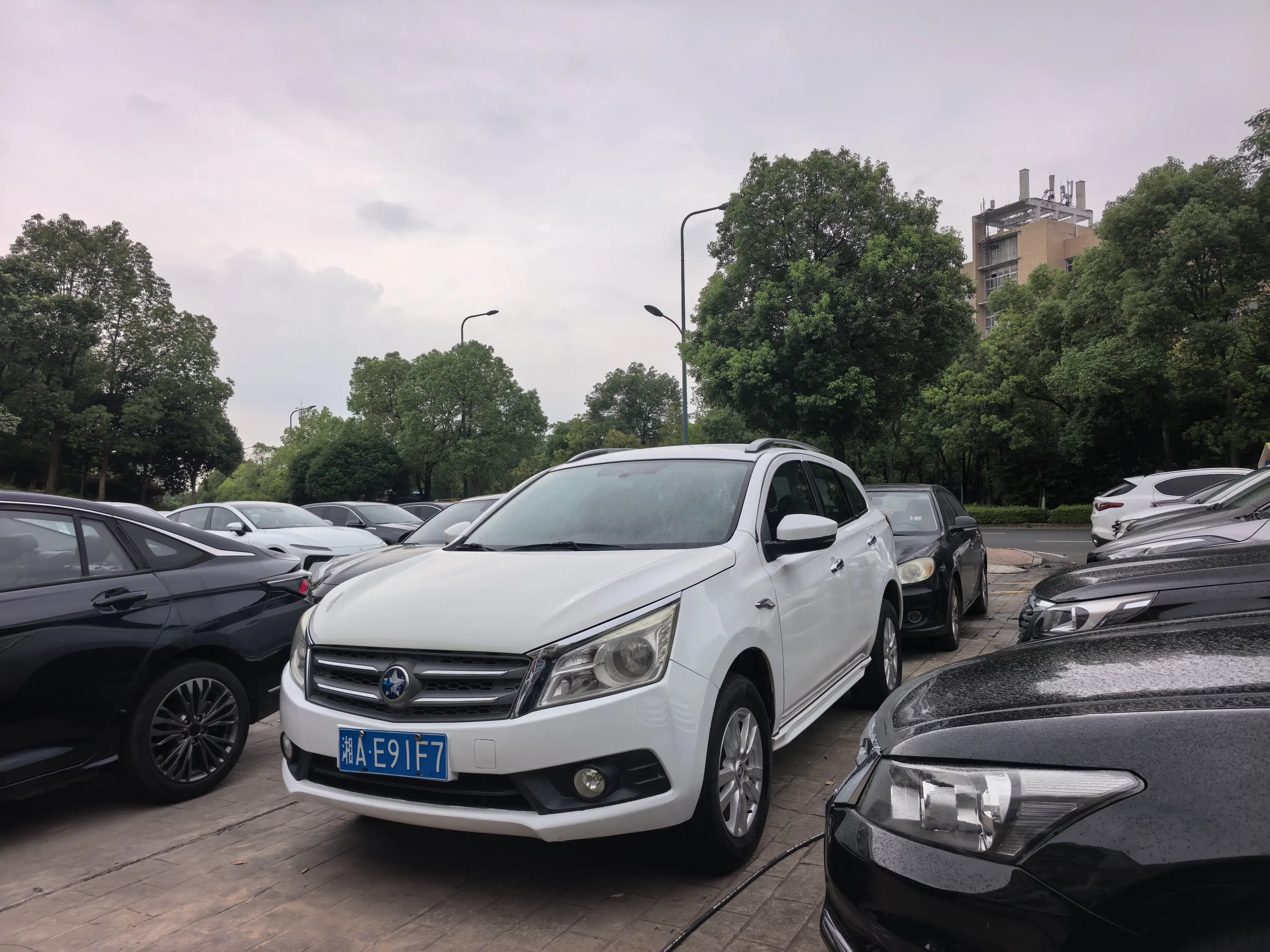 Kai Chen Venucia T70