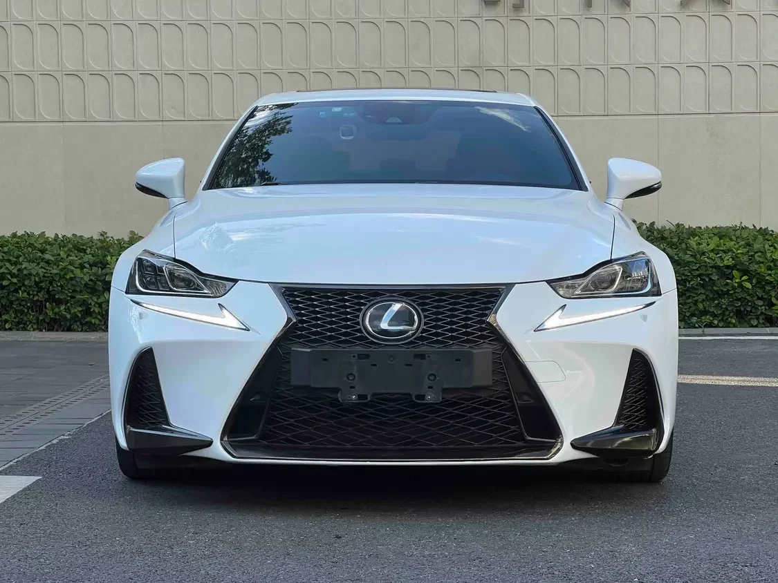 Lexus IS
