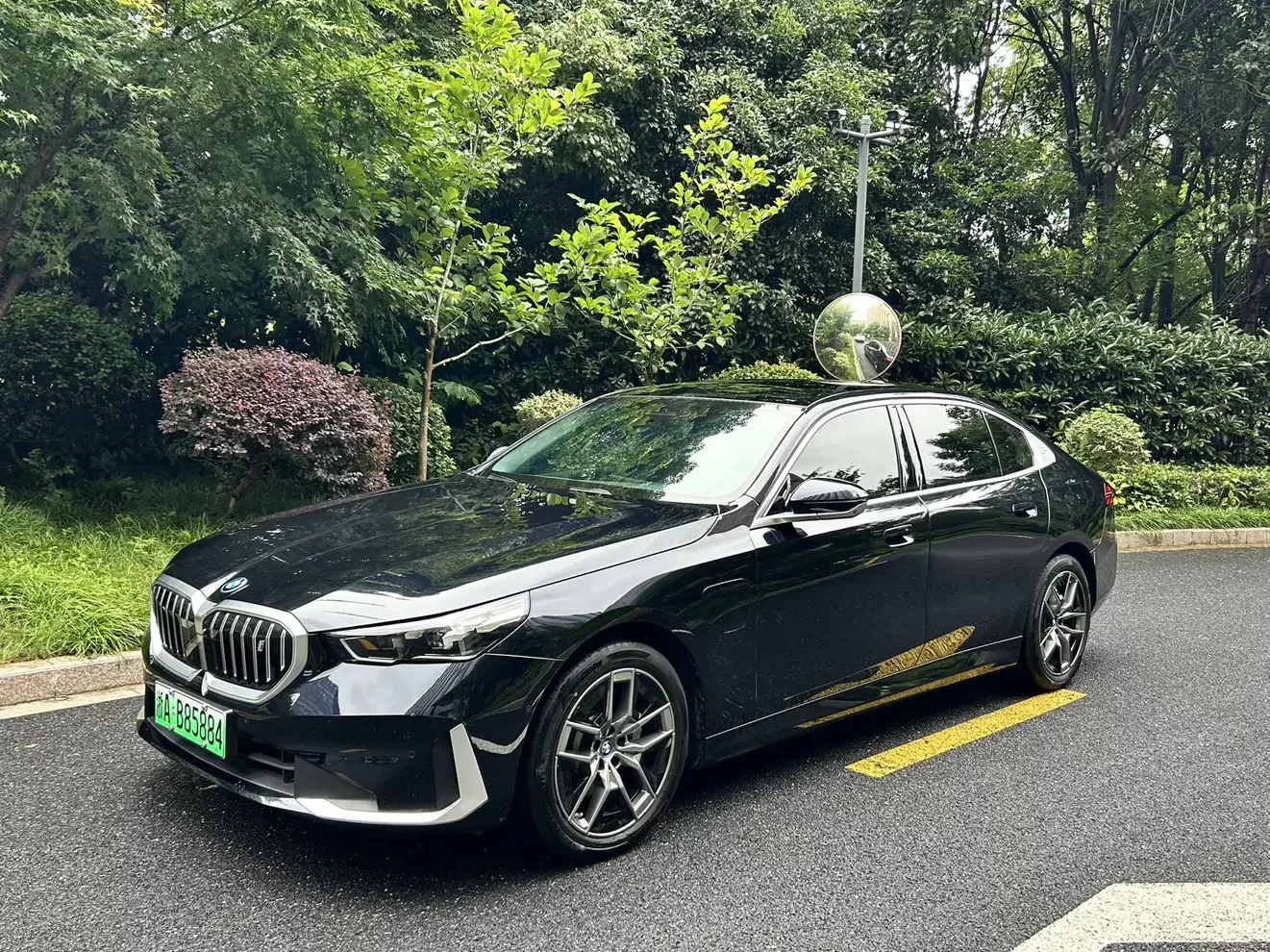BMW i5