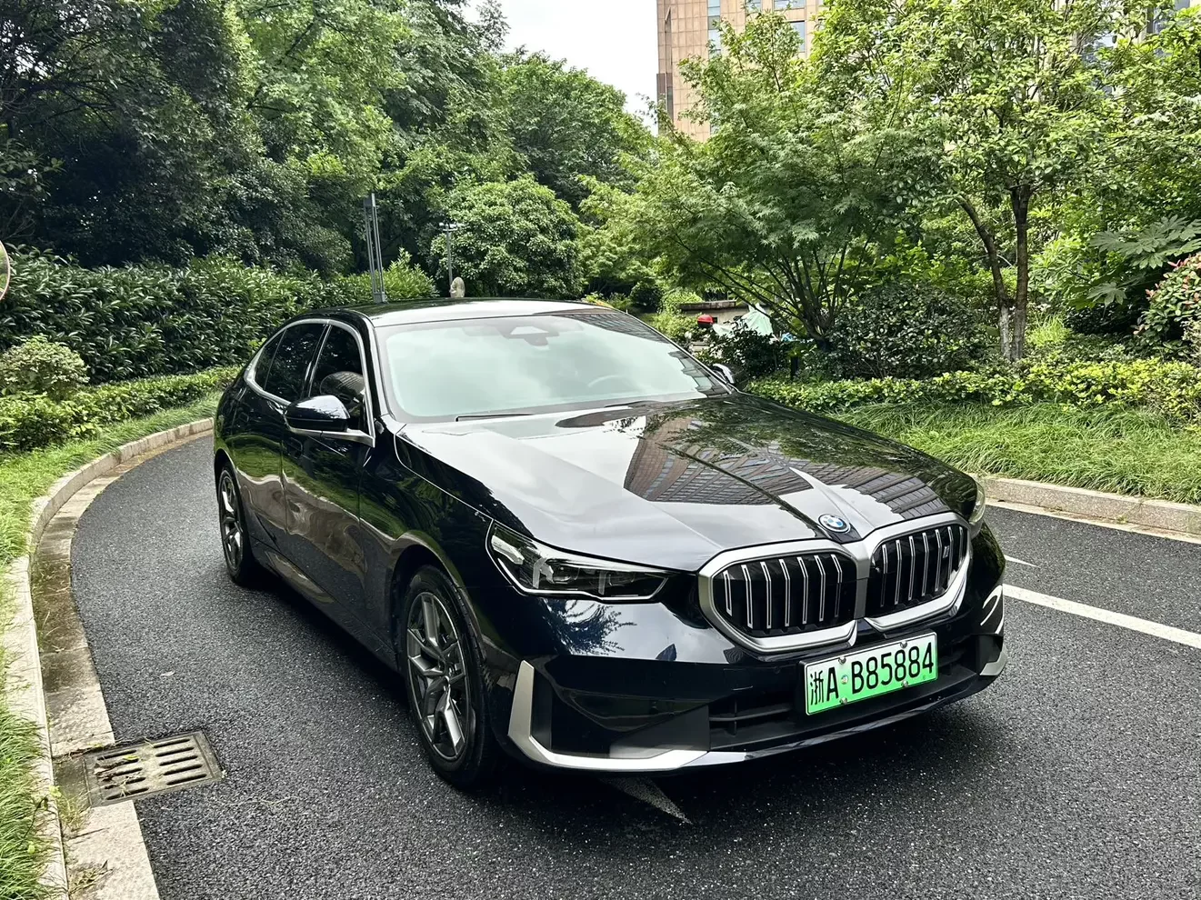 BMW i5