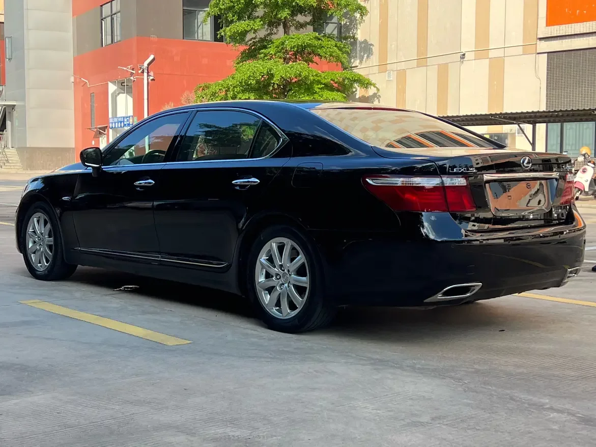 Lexus LS