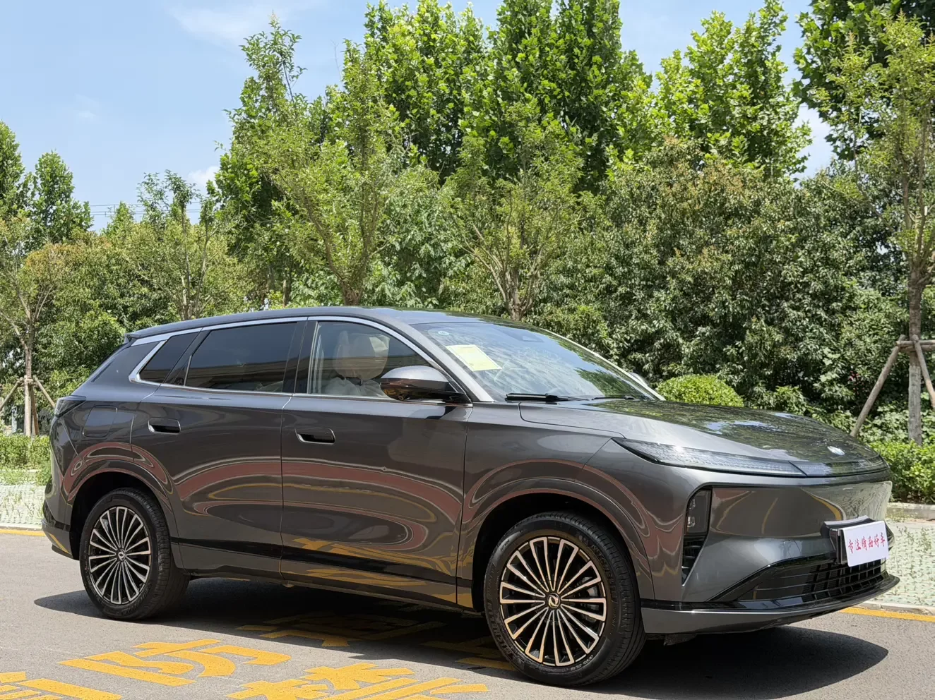 Dongfeng Fengshen L8 PHEV