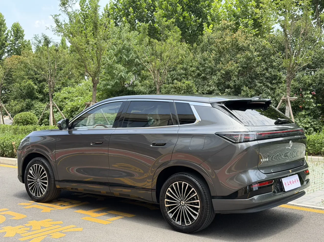 Dongfeng Fengshen L8 PHEV