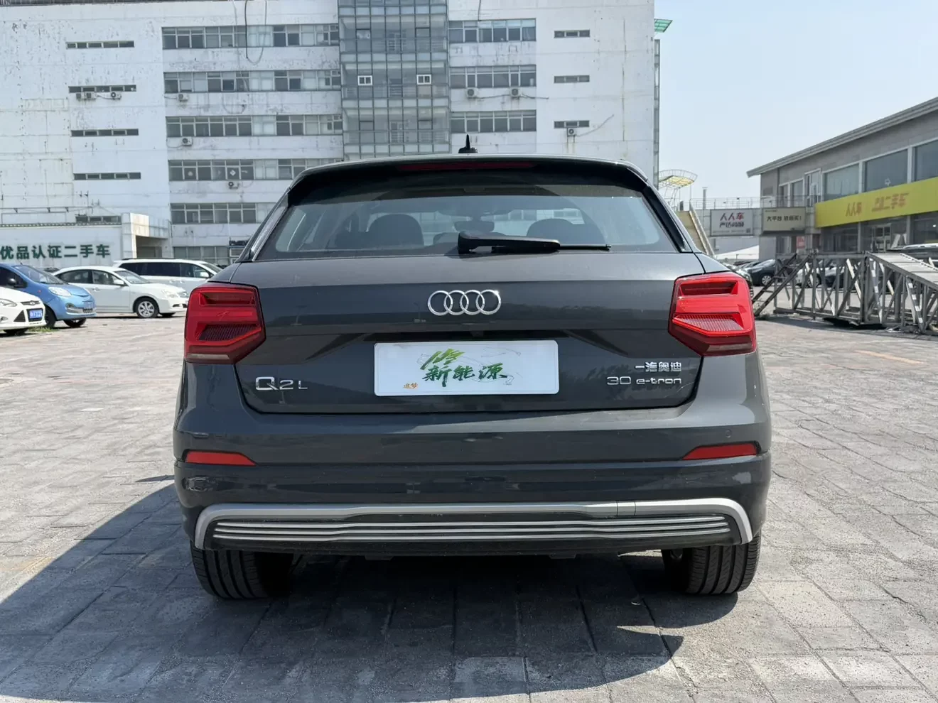 Audi Q2L e-tron
