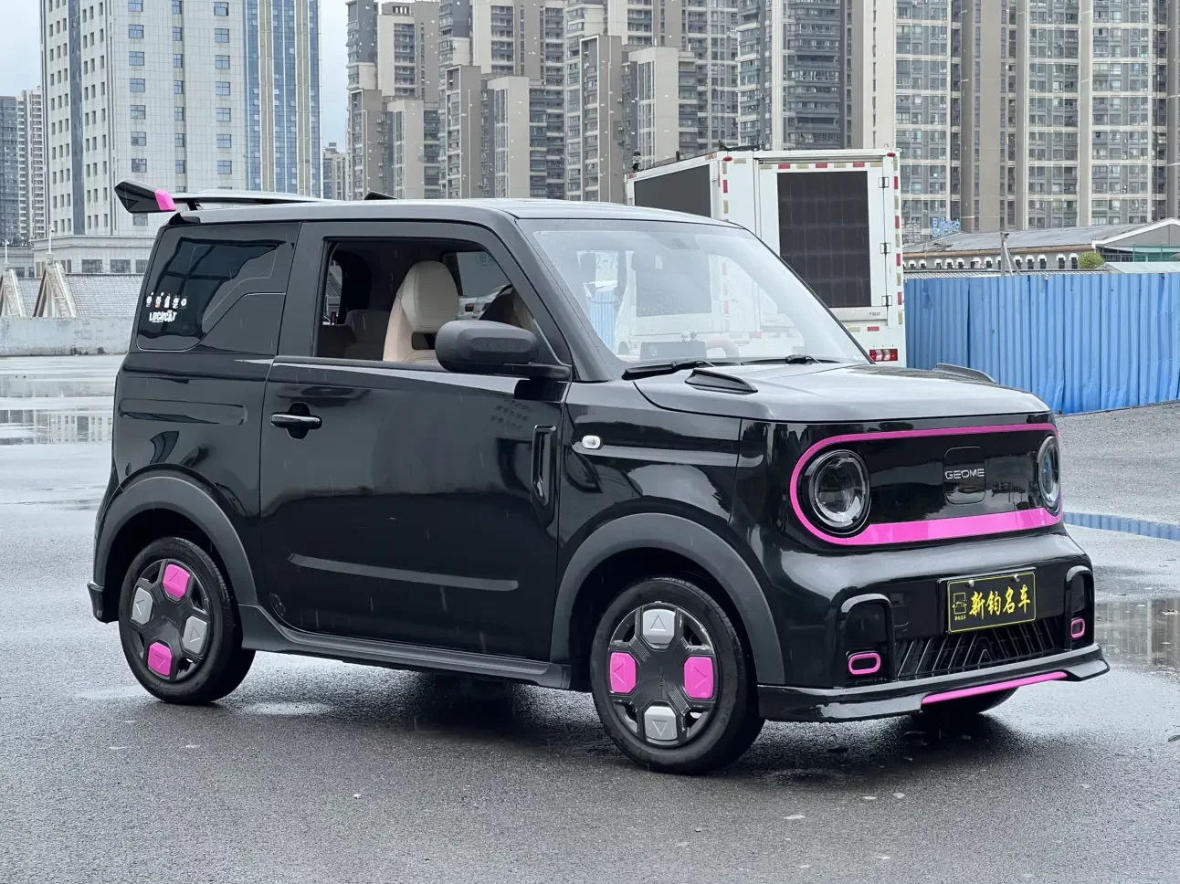 Geely panda