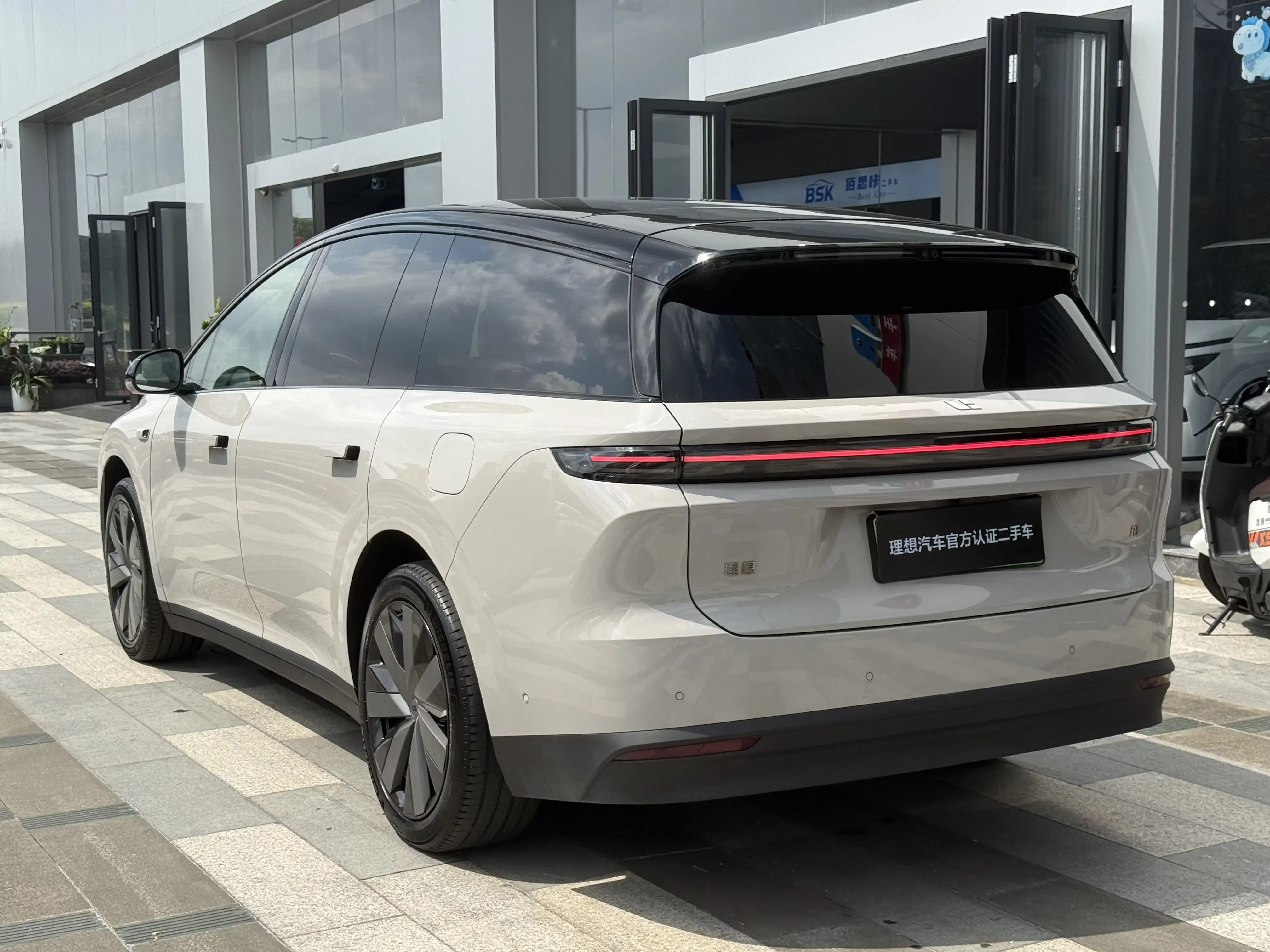Li Ideal i8