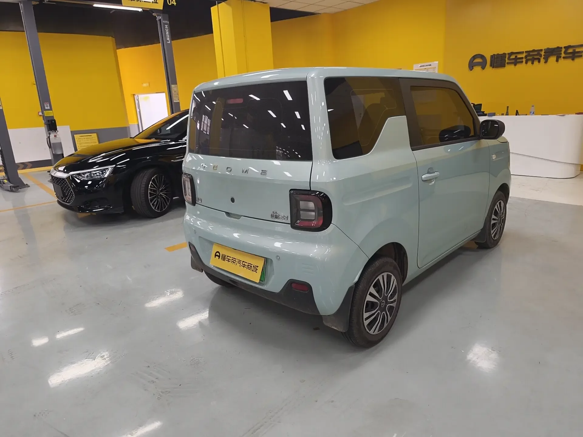 Geely panda