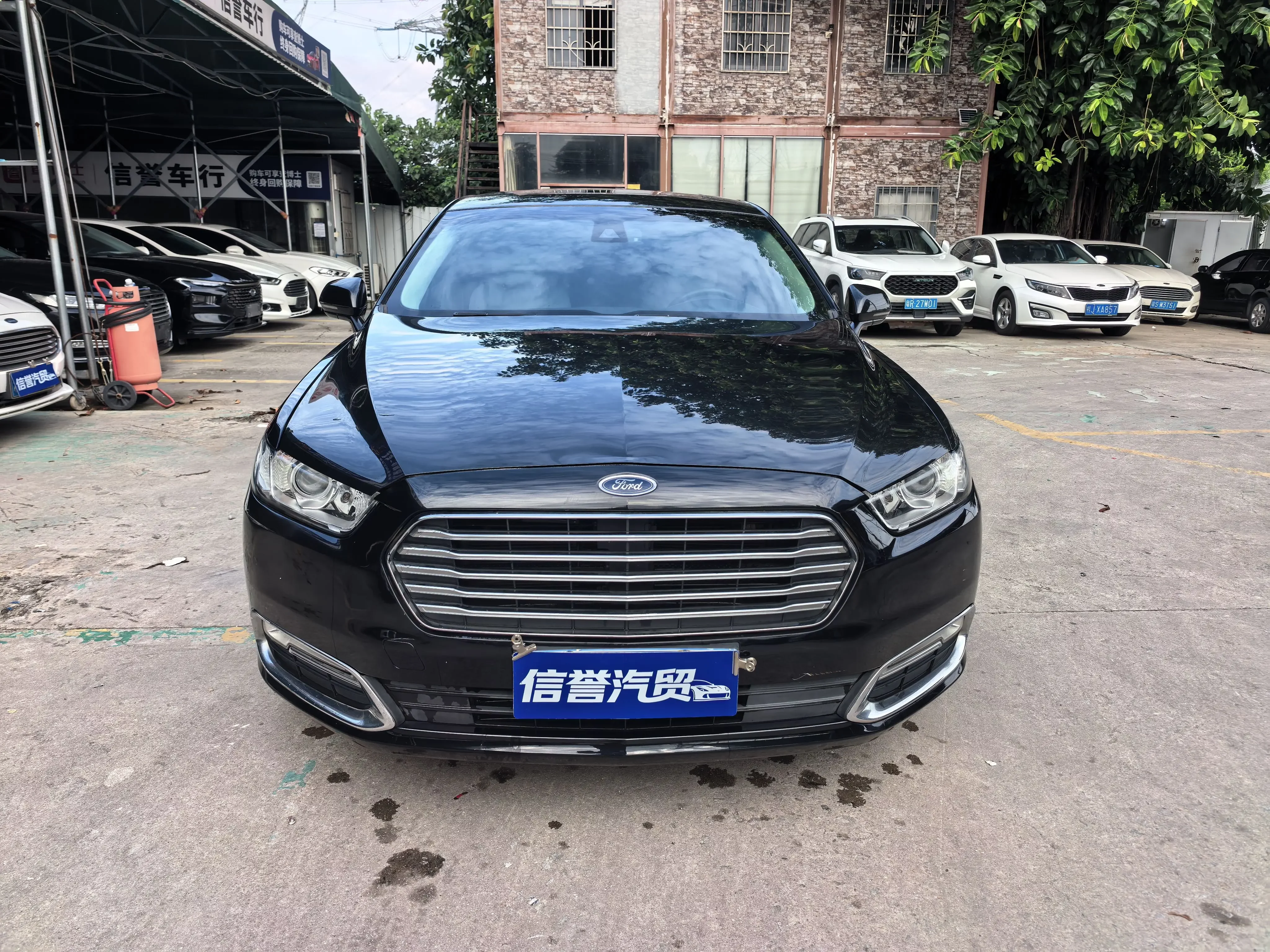Ford Taurus