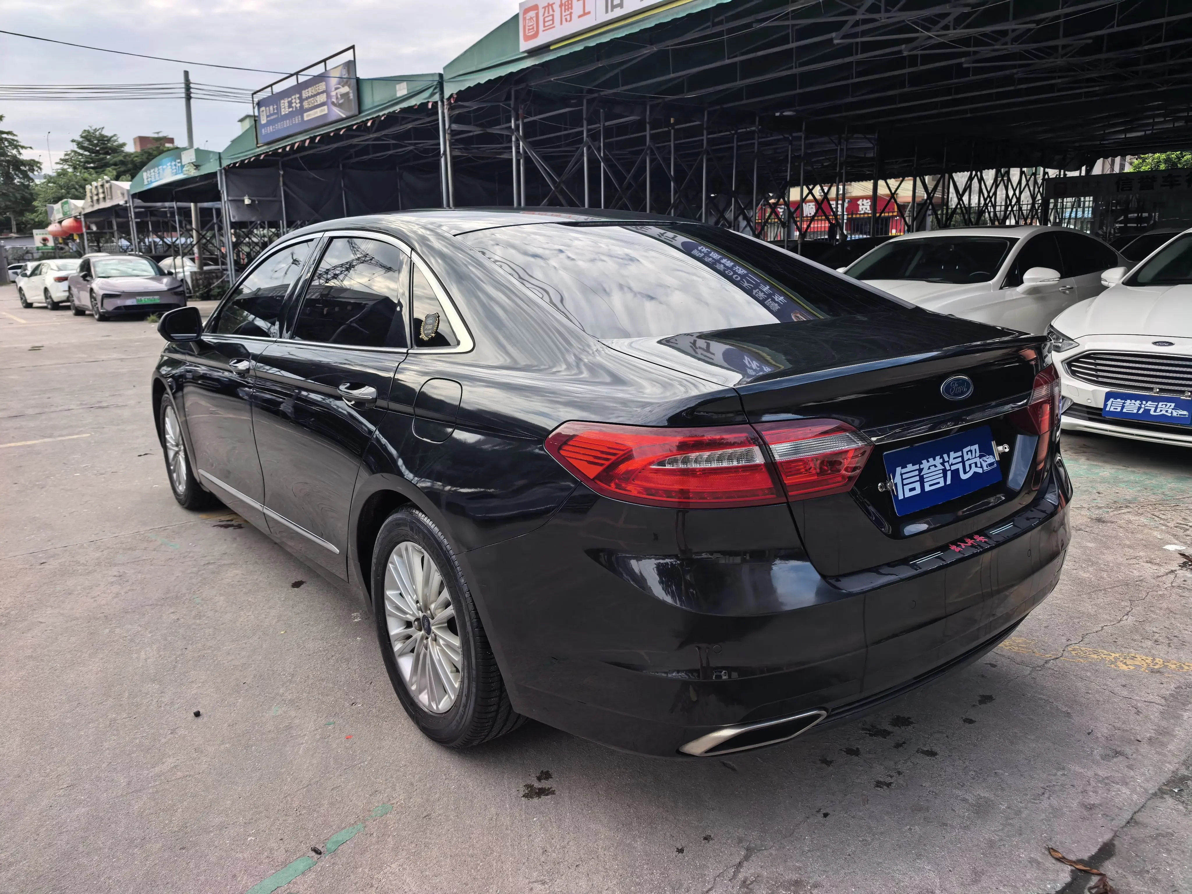 Ford Taurus