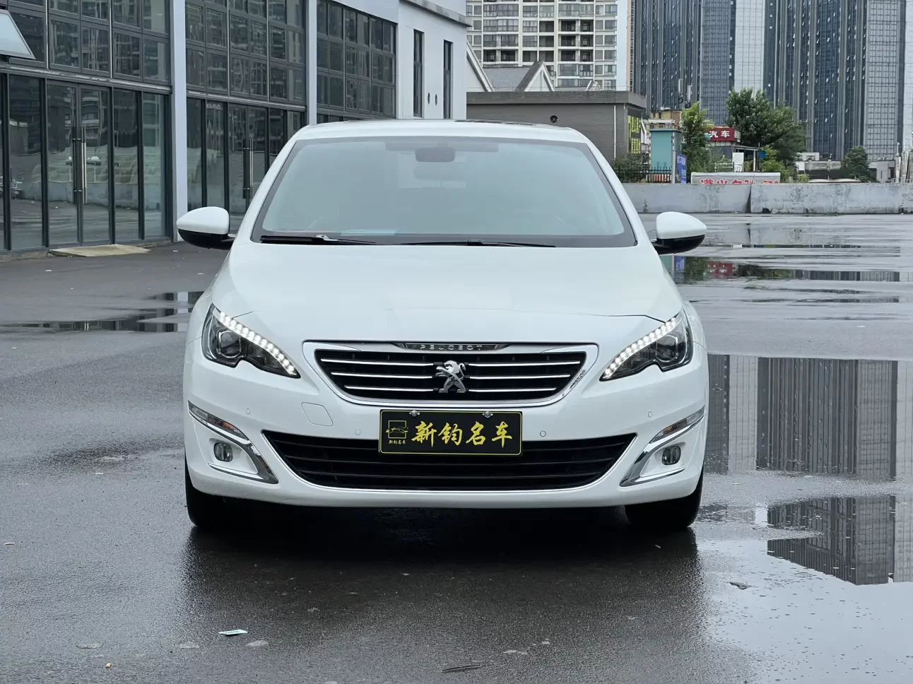 Peugeot 408