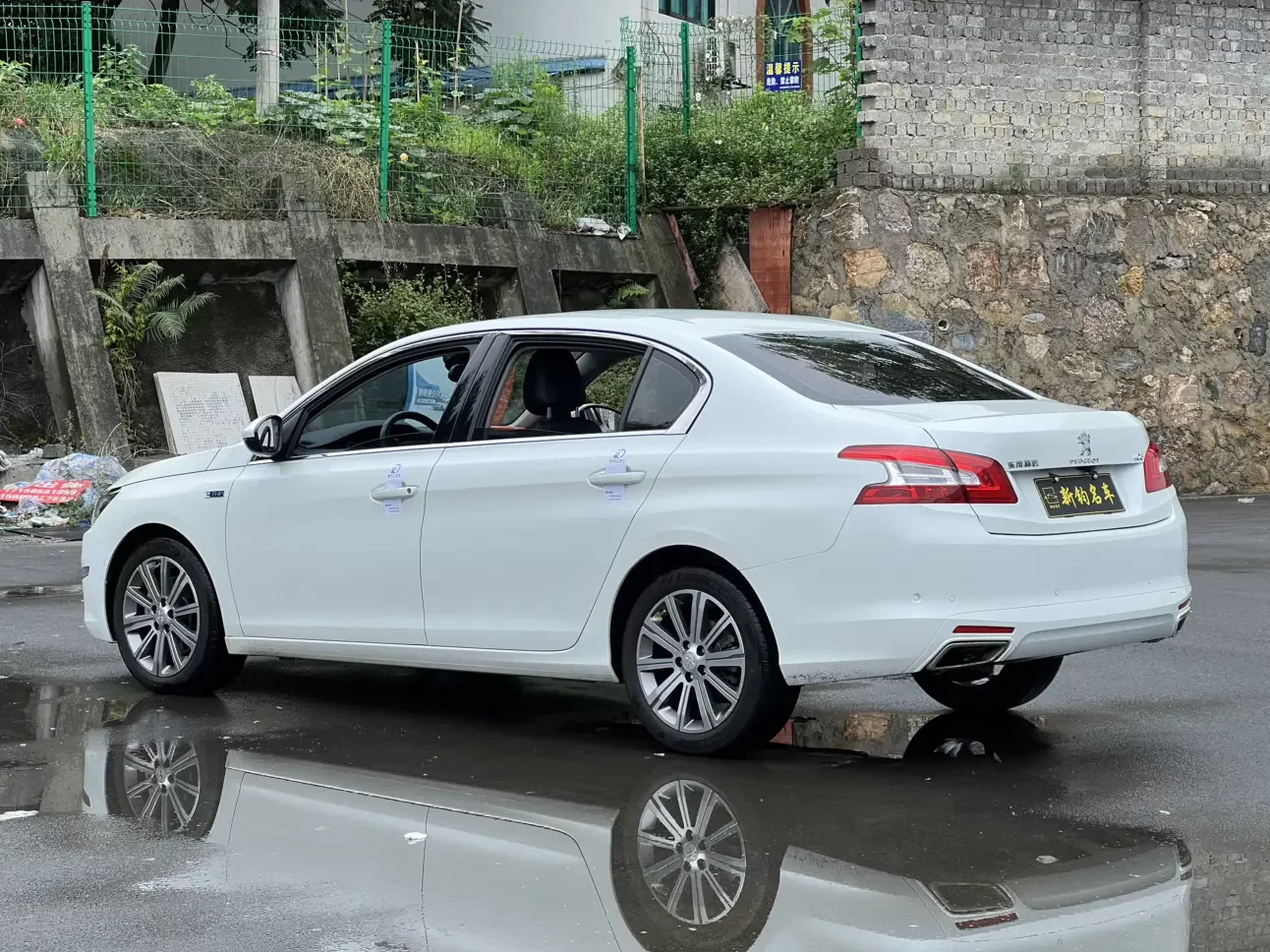 Peugeot 408