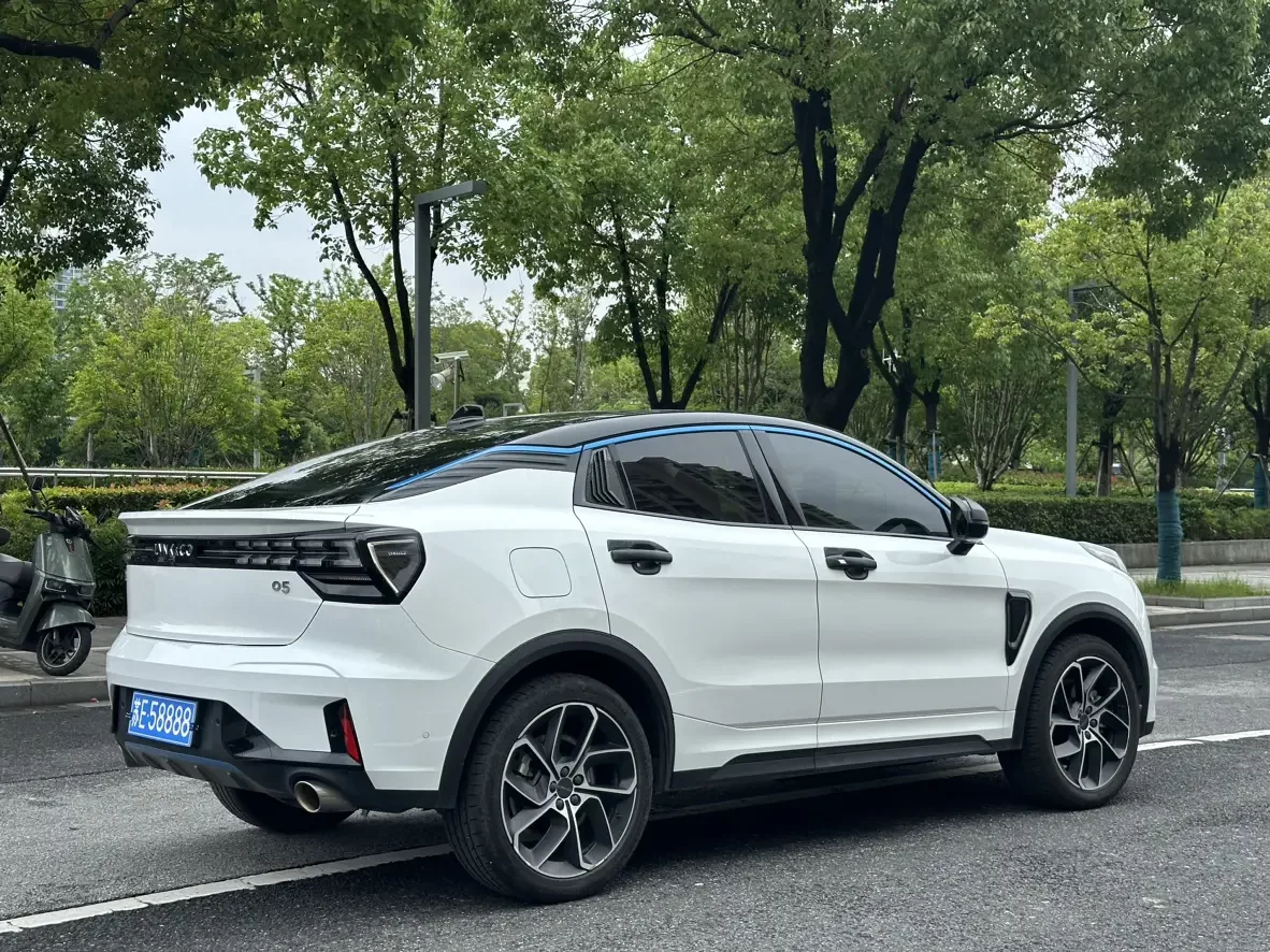 Lynk & Co 05
