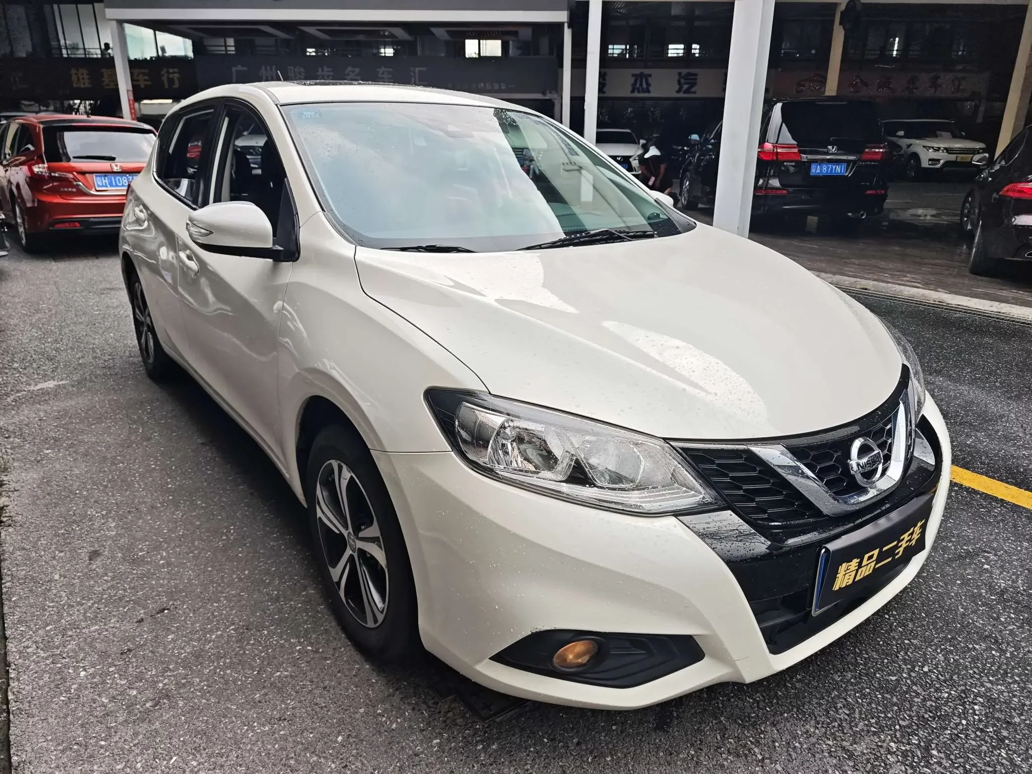 Nissan Tiida
