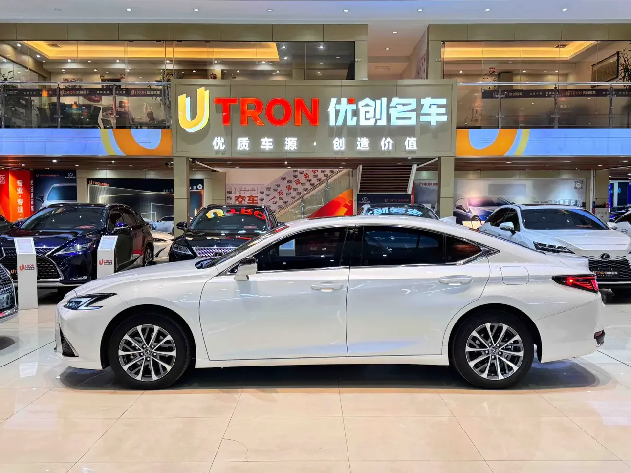 Lexus ES