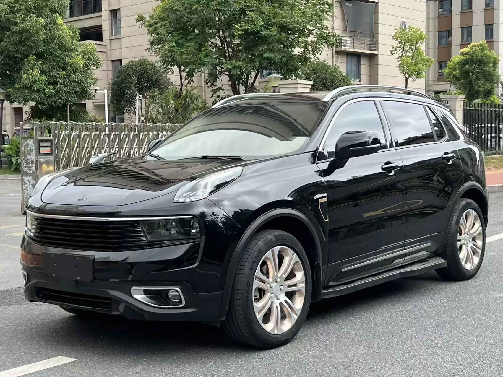 Lynk & Co 01