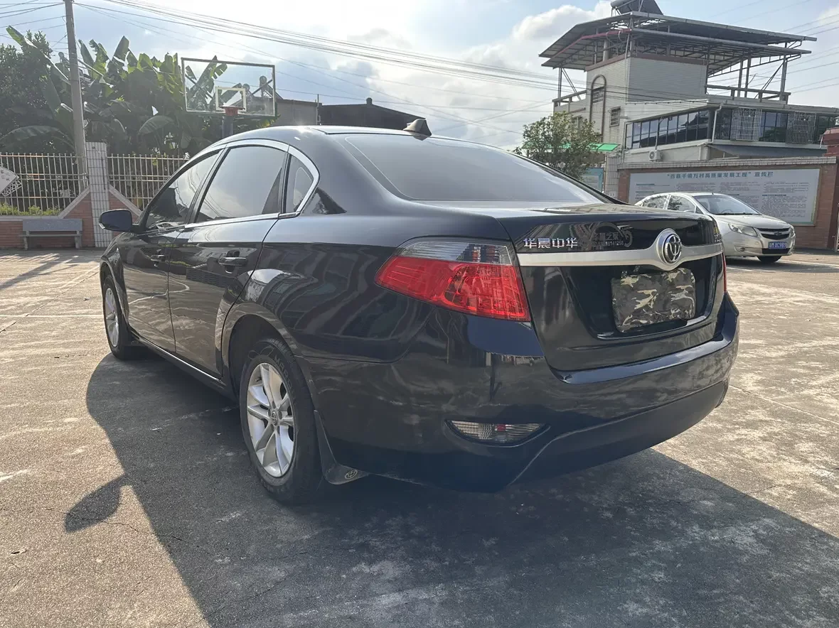 Brilliance Zhonghua H330