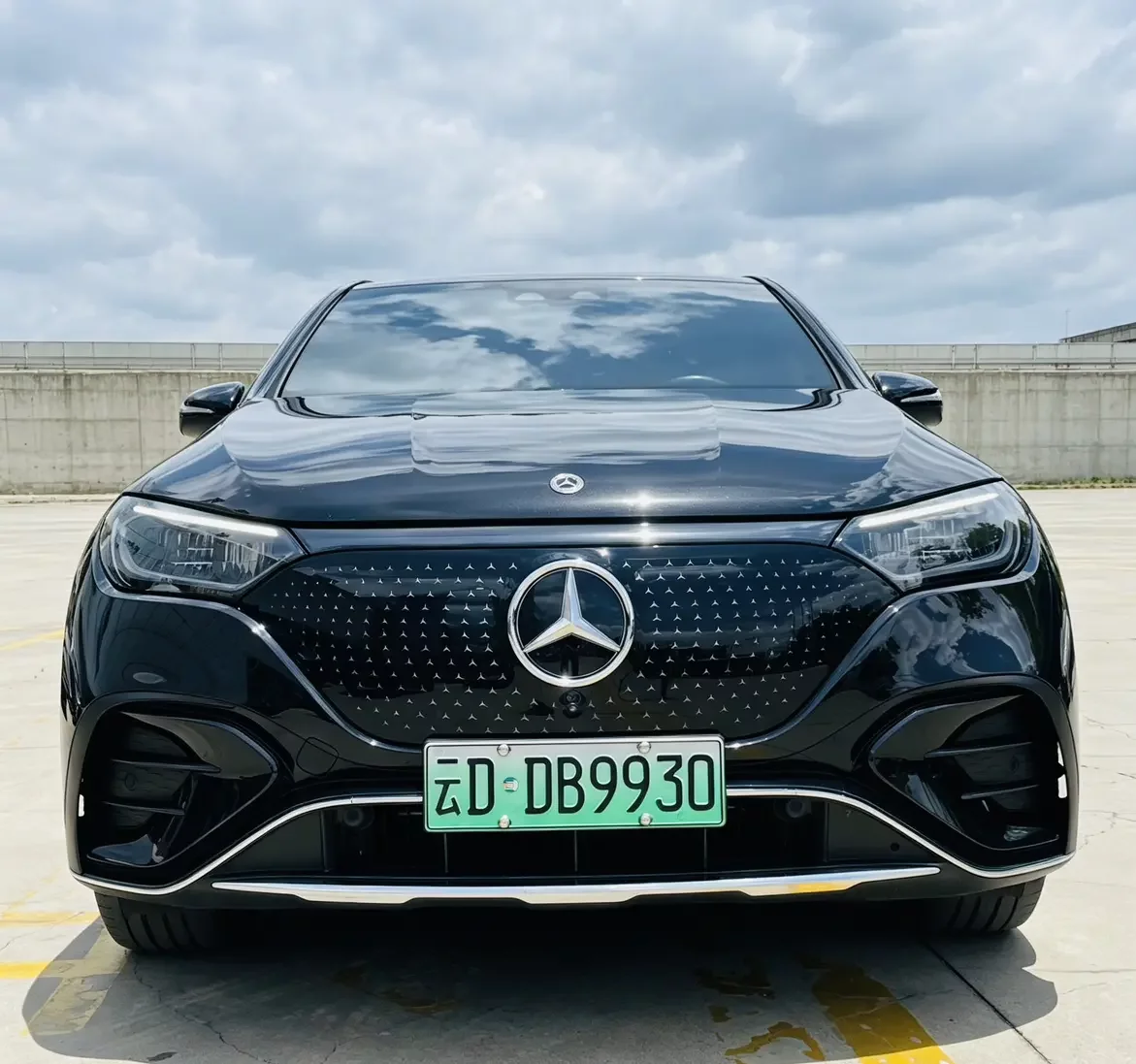 Mercedes-Benz EQE SUV