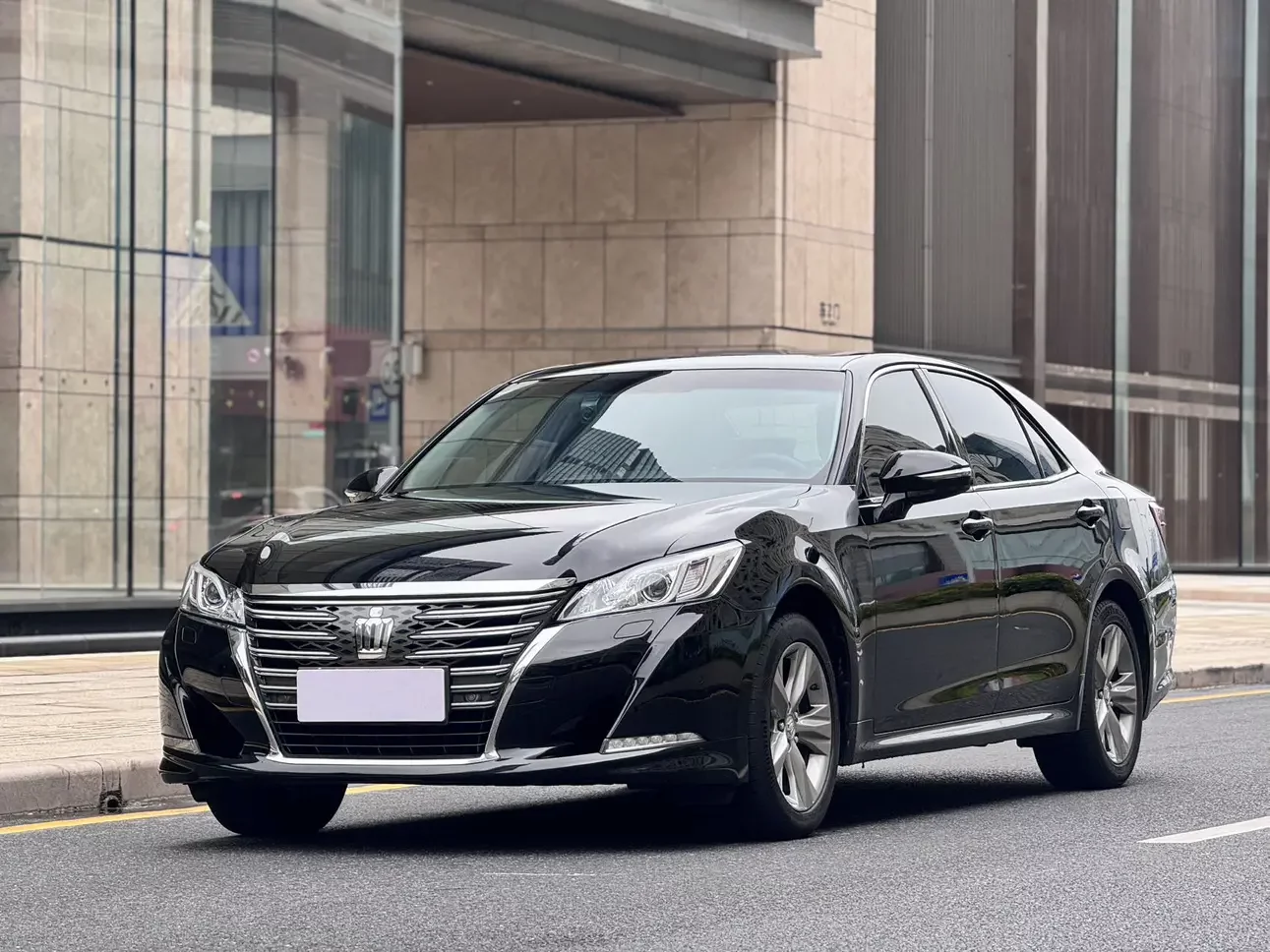 Toyota crown