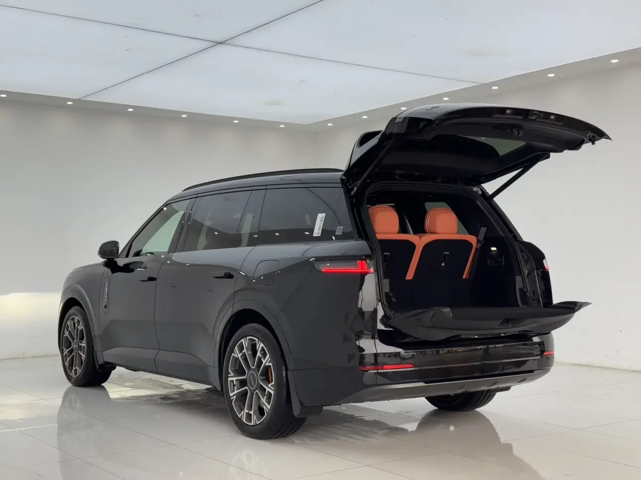 Lynk & Co 900
