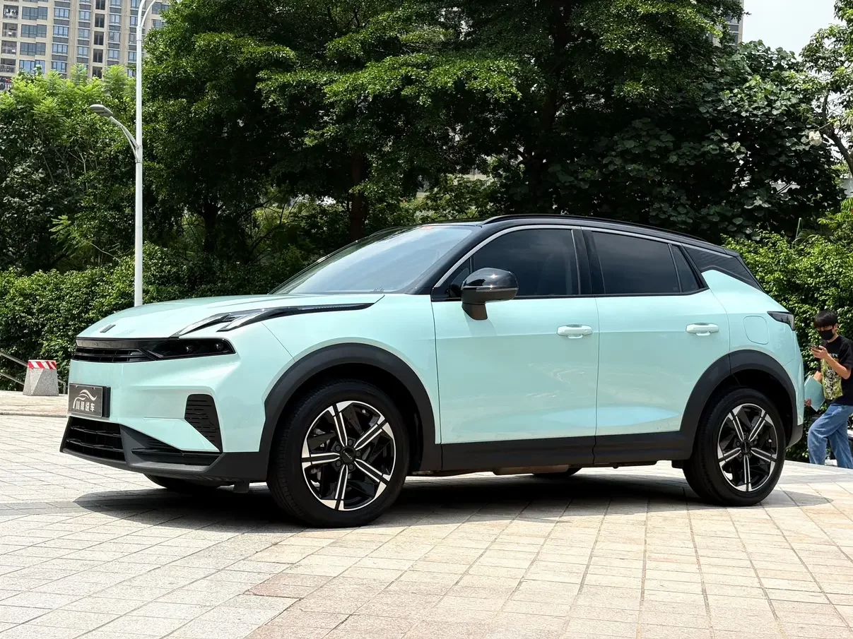 Lynk & Co 06 EM-P