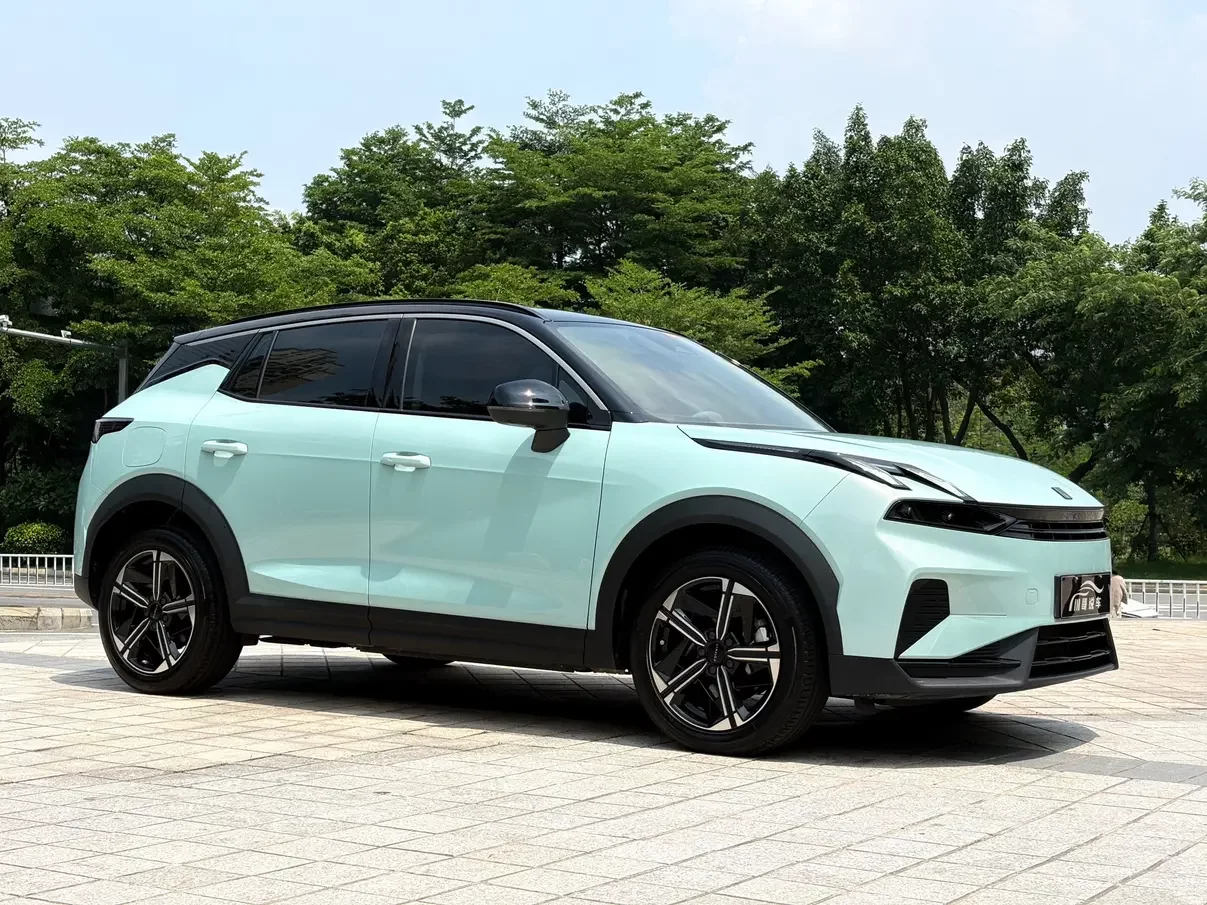 Lynk & Co 06 EM-P