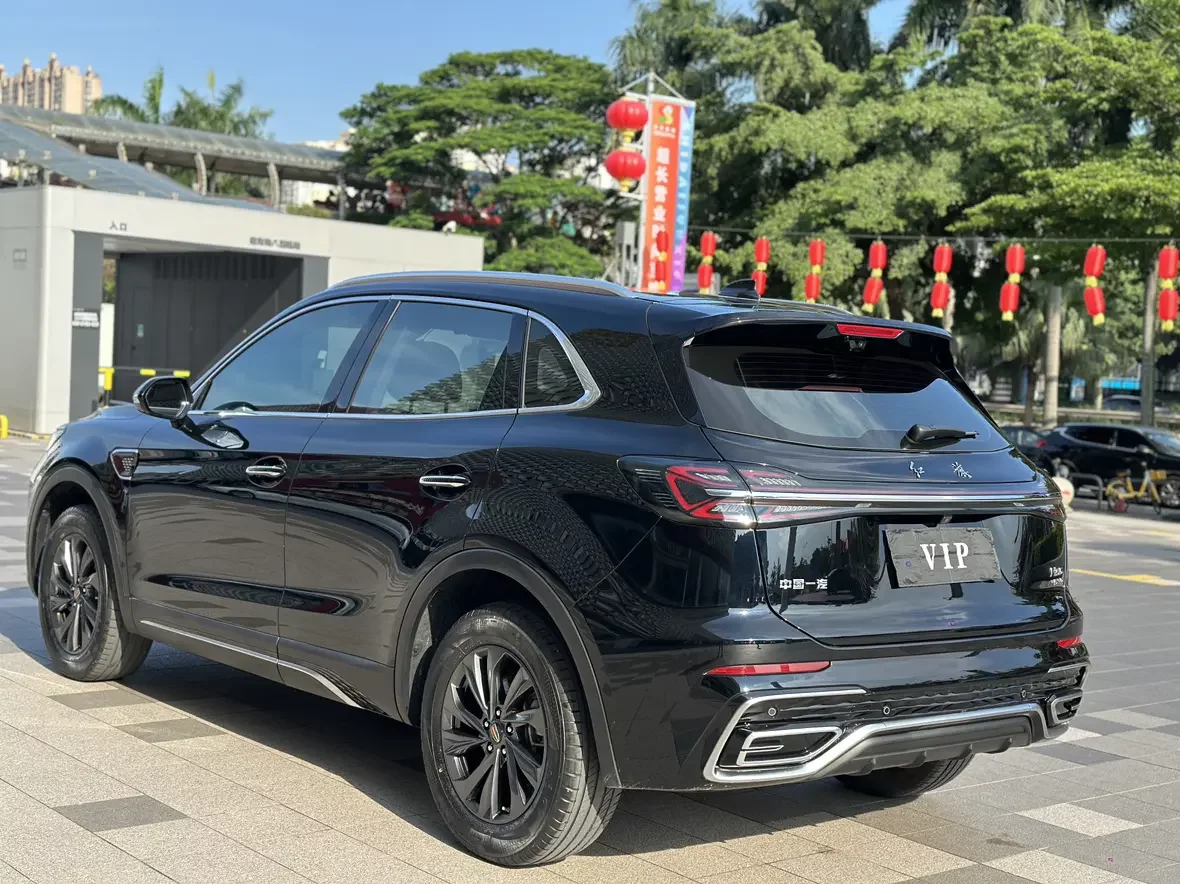 Hongqi HS5
