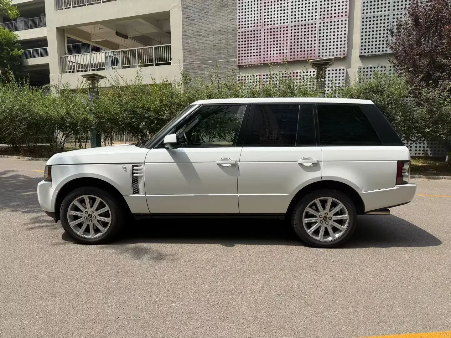 Land Rover range rover