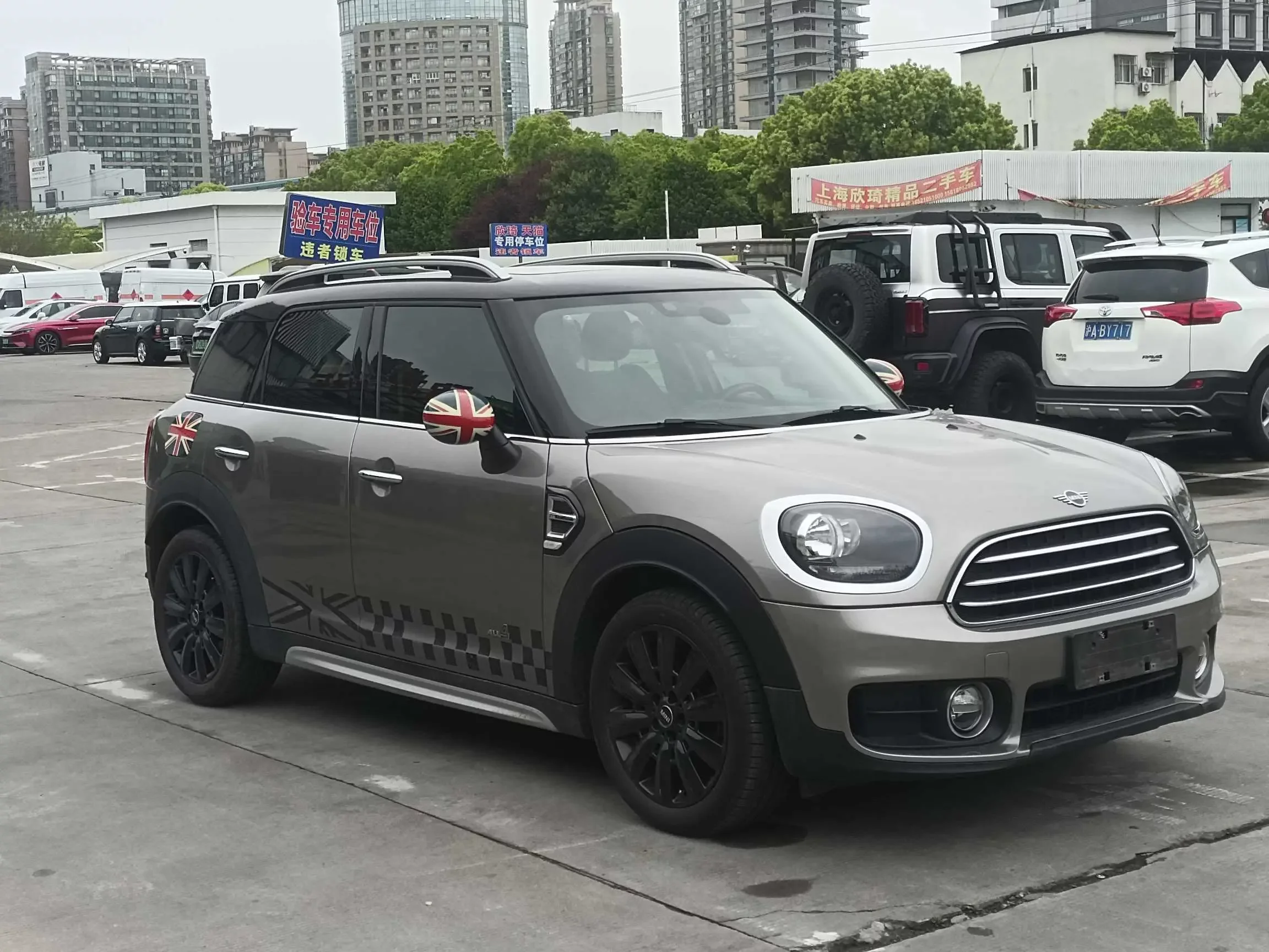 MINI COUNTRYMAN