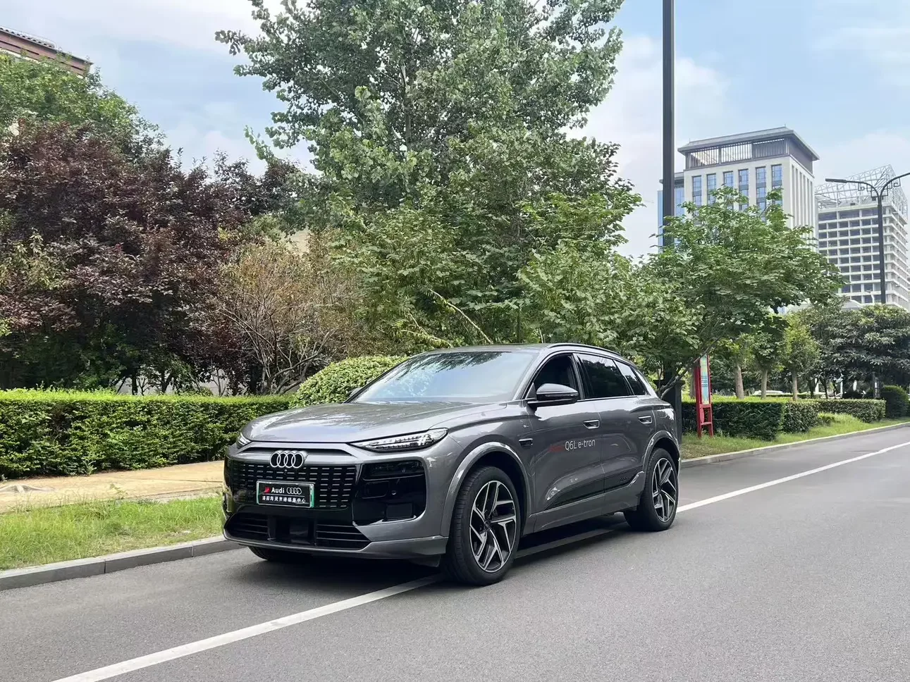 Audi Q6L e-tron