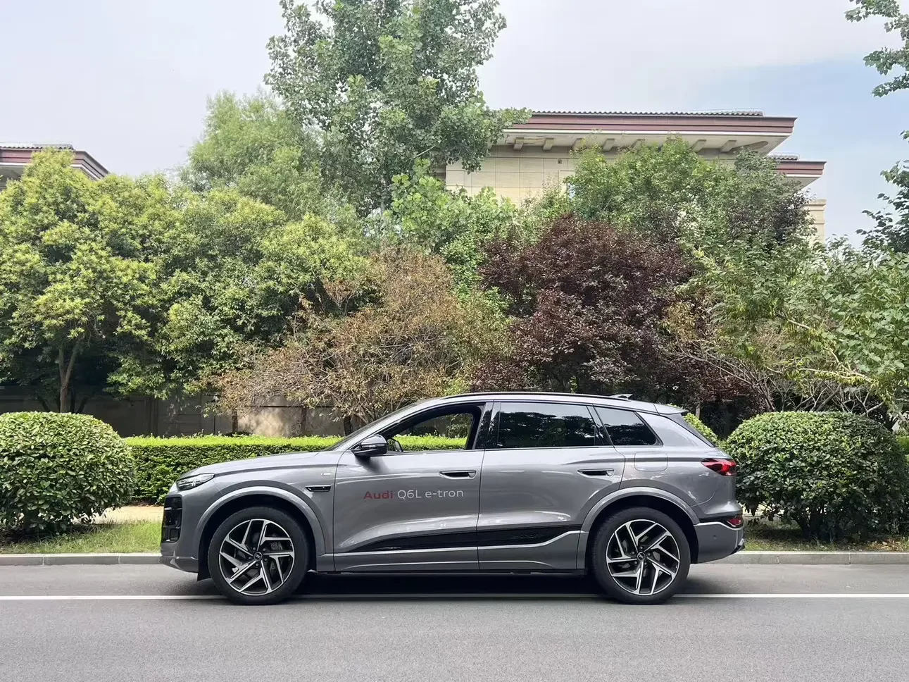 Audi Q6L e-tron