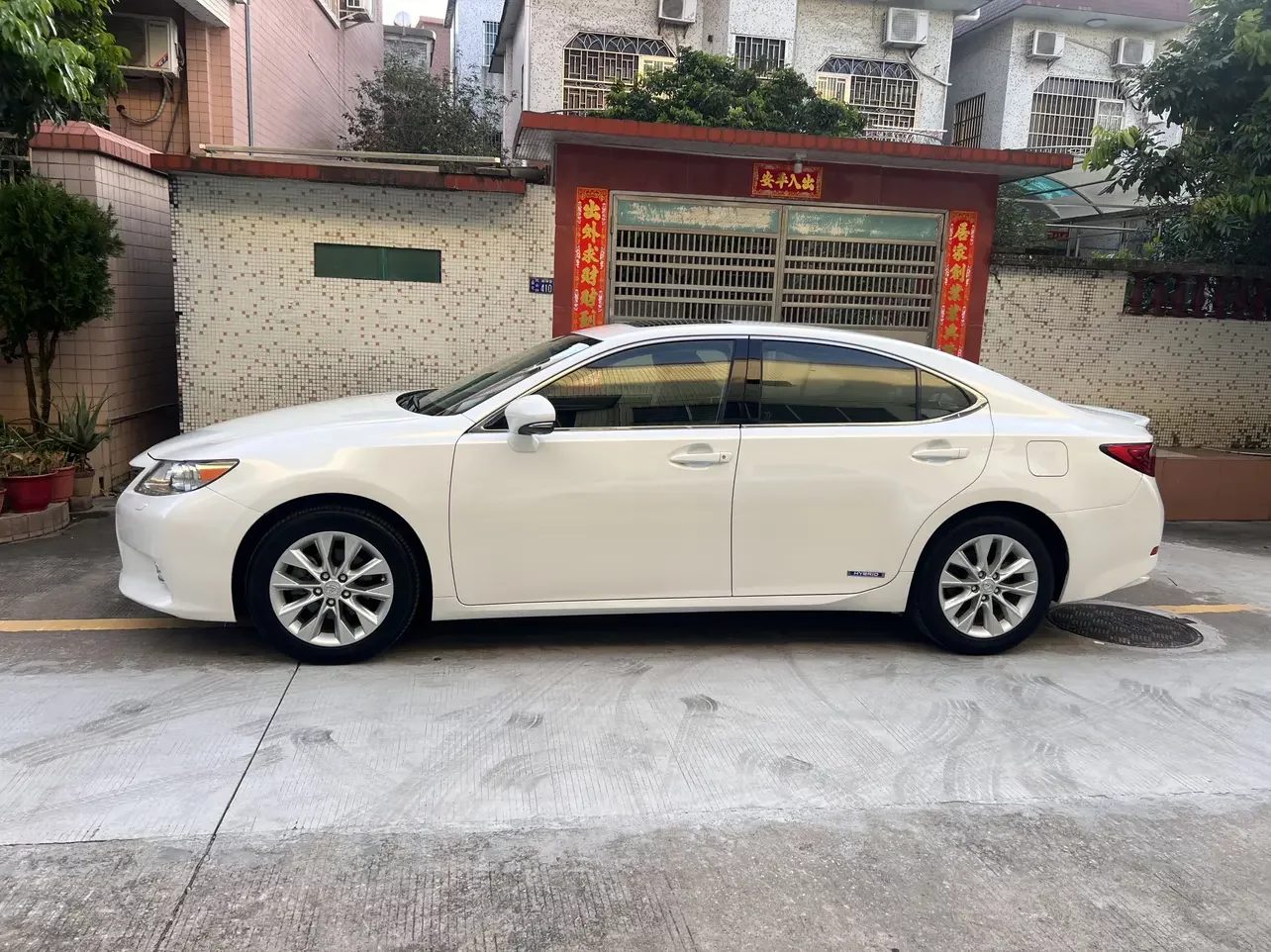 Lexus ES