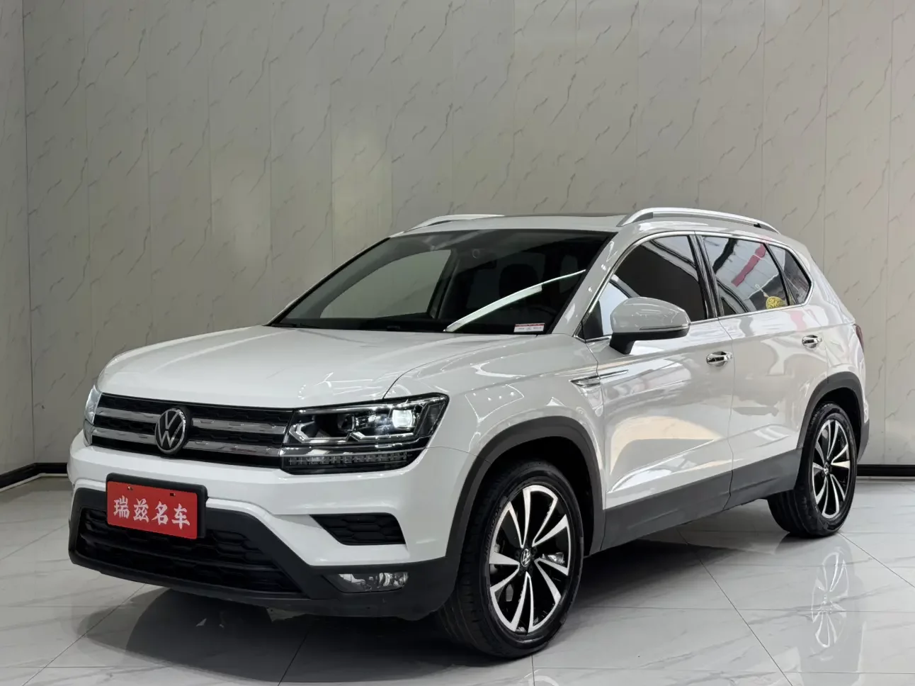 VOLKSWAGEN THARU