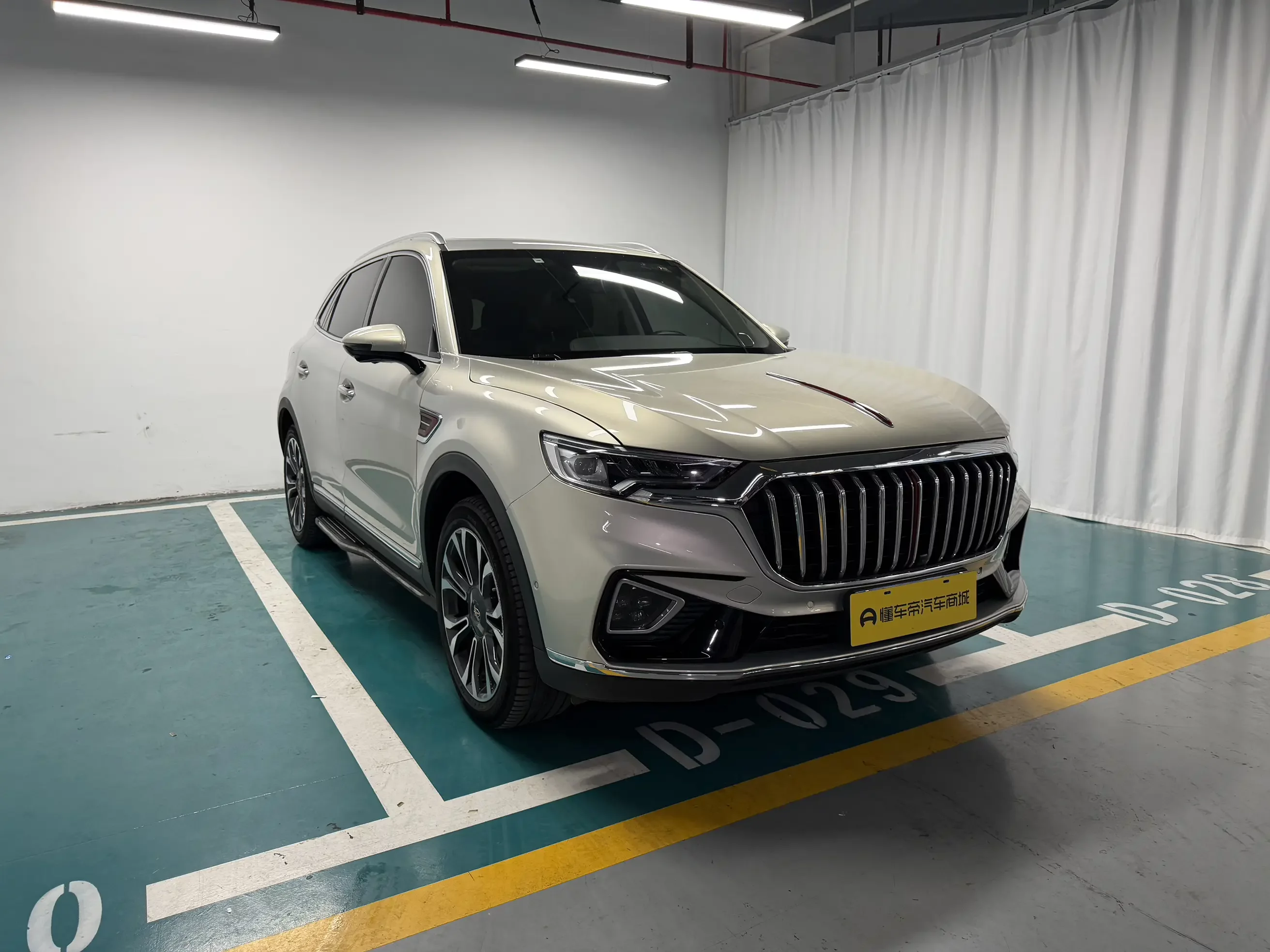 Hongqi HS5